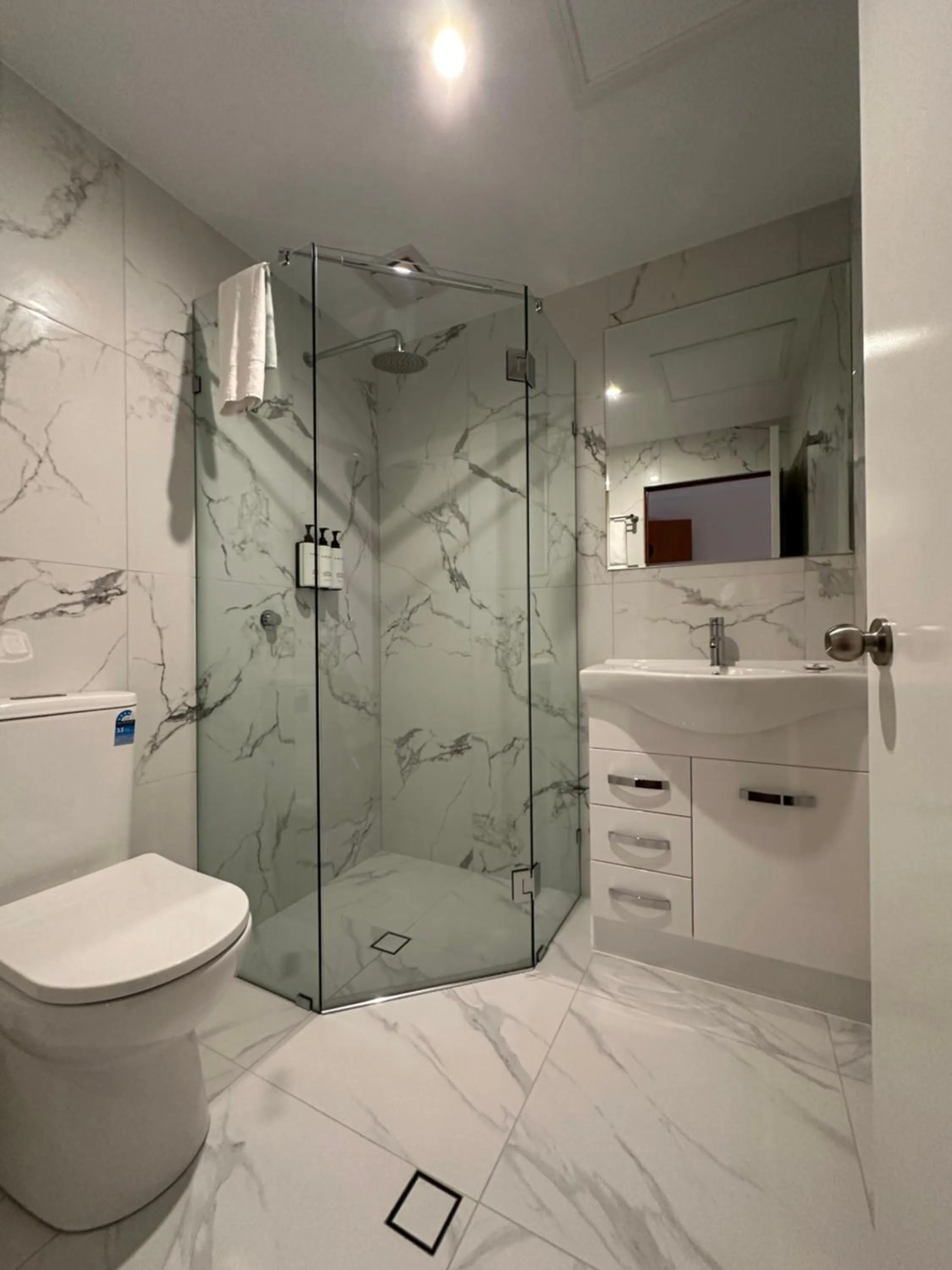 Shower in Quest Ascot