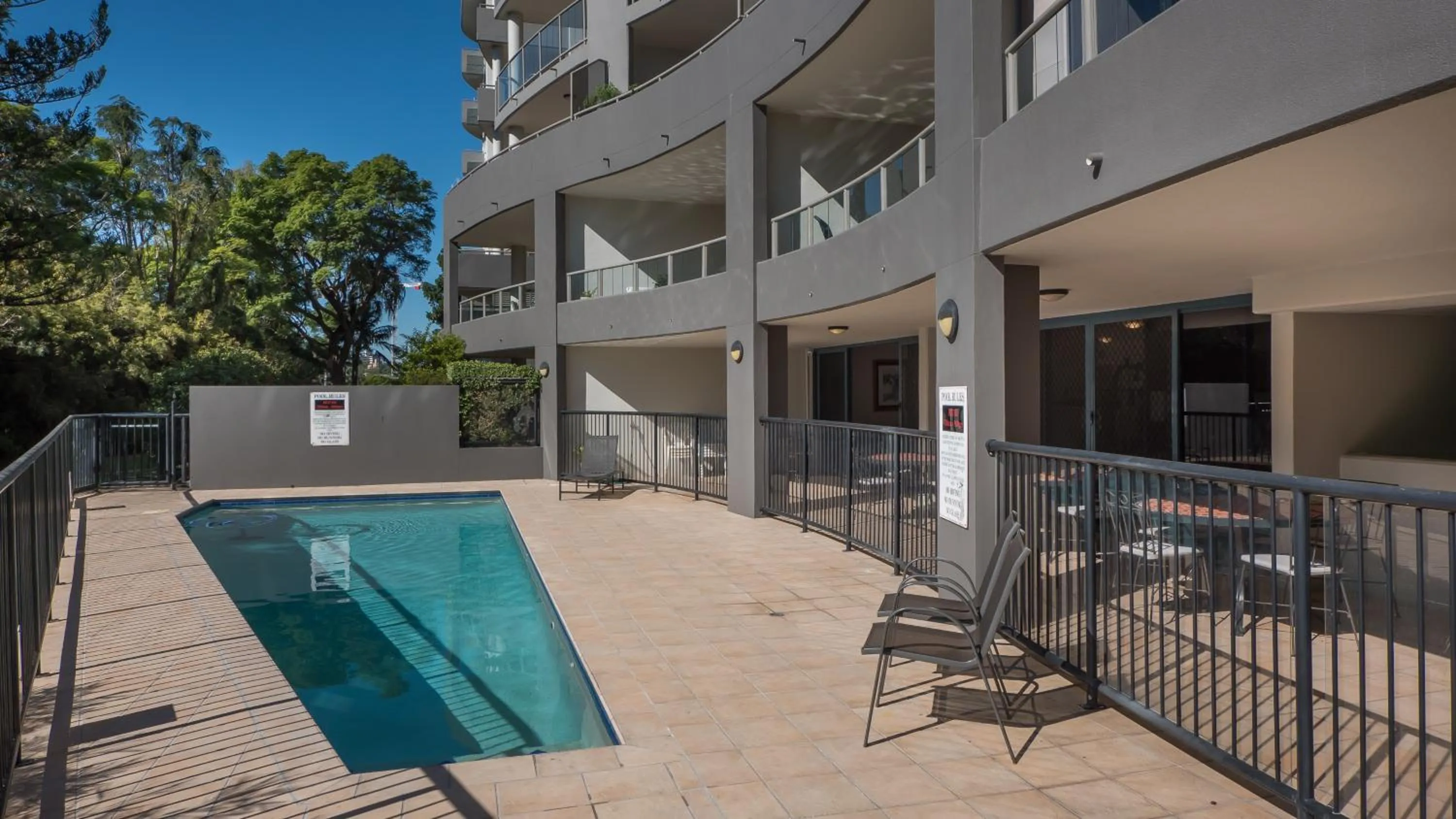 Swimming pool in Inn on the Park Apartments
