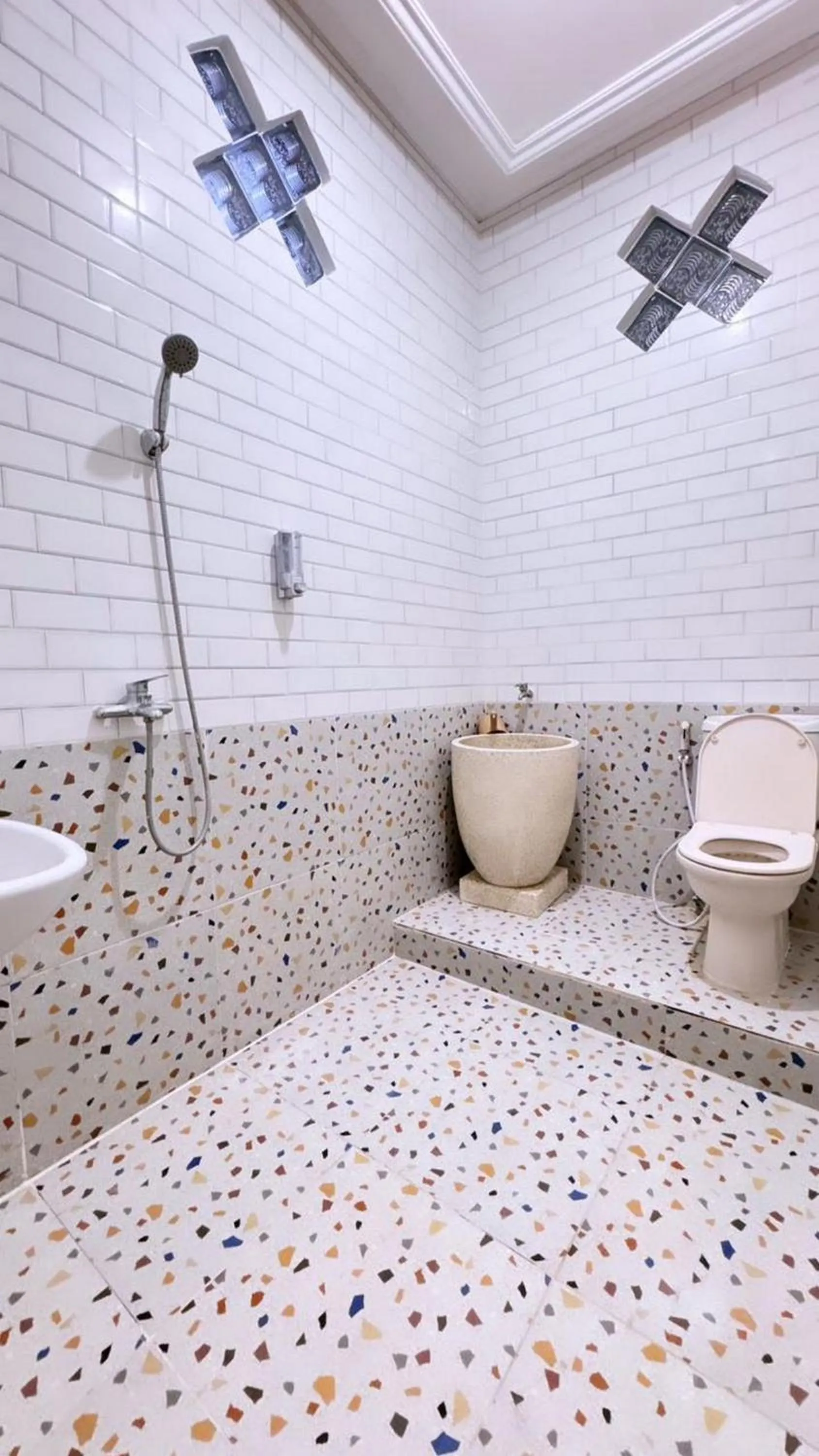 Bathroom in Tjahaja Baroe Syariah Mitra RedDoorz At Dukuh Kupang