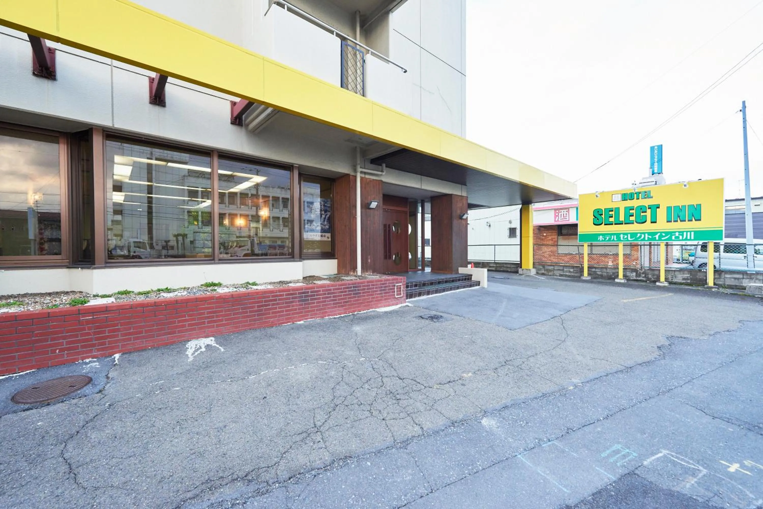 Facade/entrance in Hotel Select Inn Furukawa