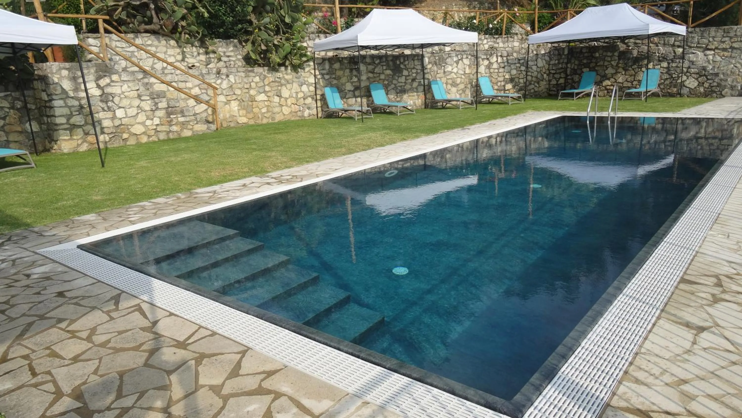 Swimming pool in Borgo Rosso di Sera - Resort Country Chic