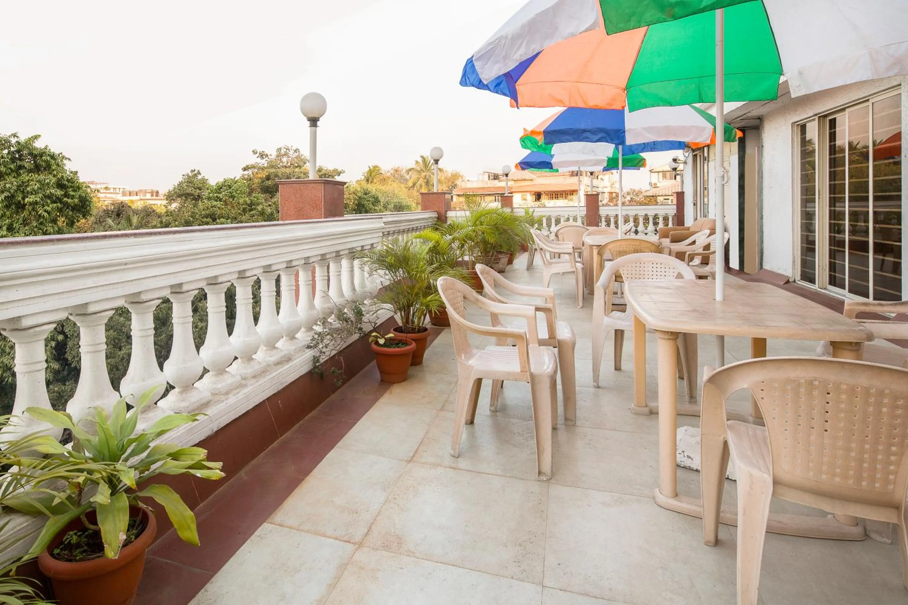 Restaurant/places to eat in Garden Hotel