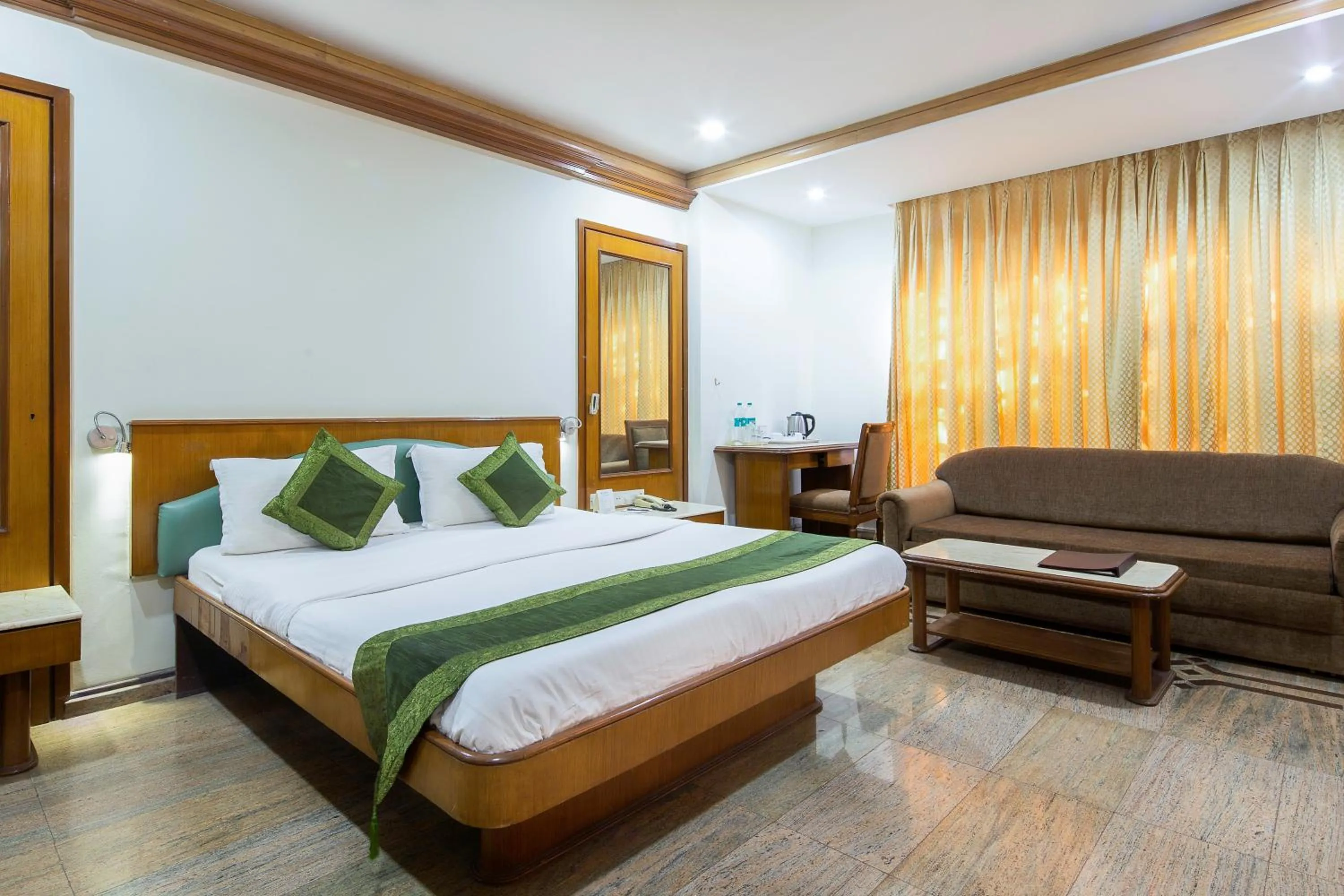 Bedroom, Bed in Garden Hotel