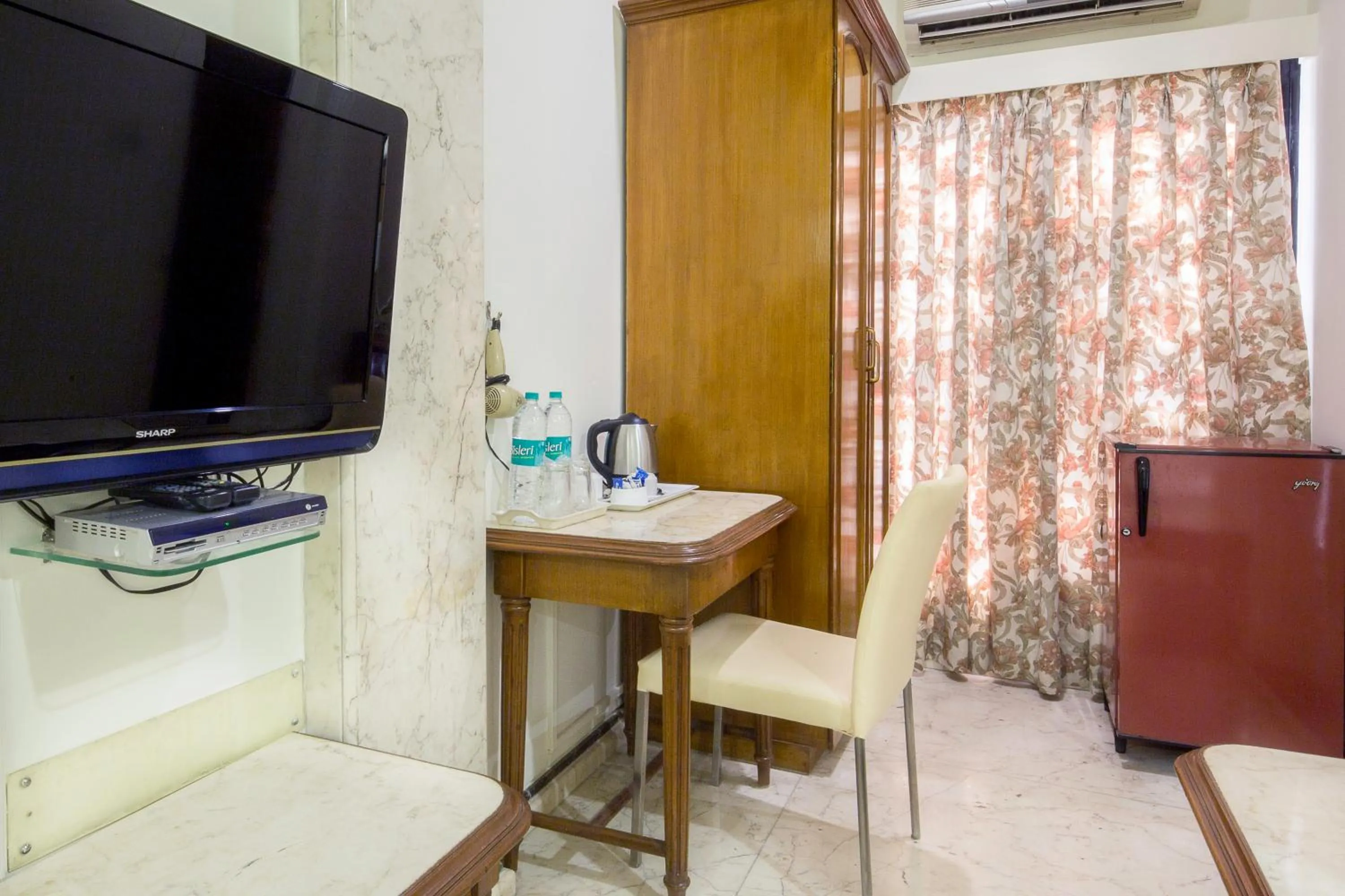 Coffee/tea facilities in Garden Hotel