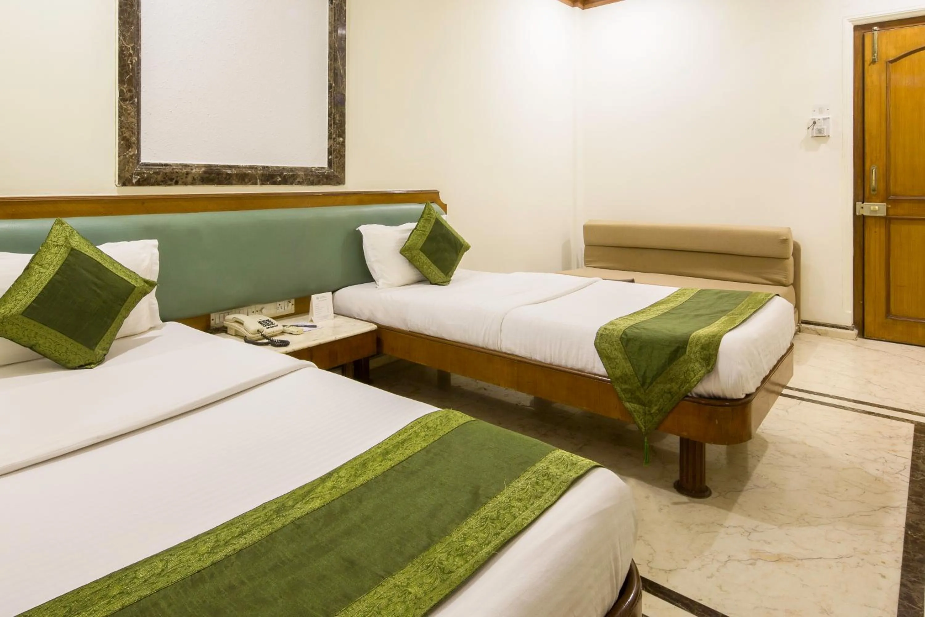 Bedroom, Bed in Garden Hotel