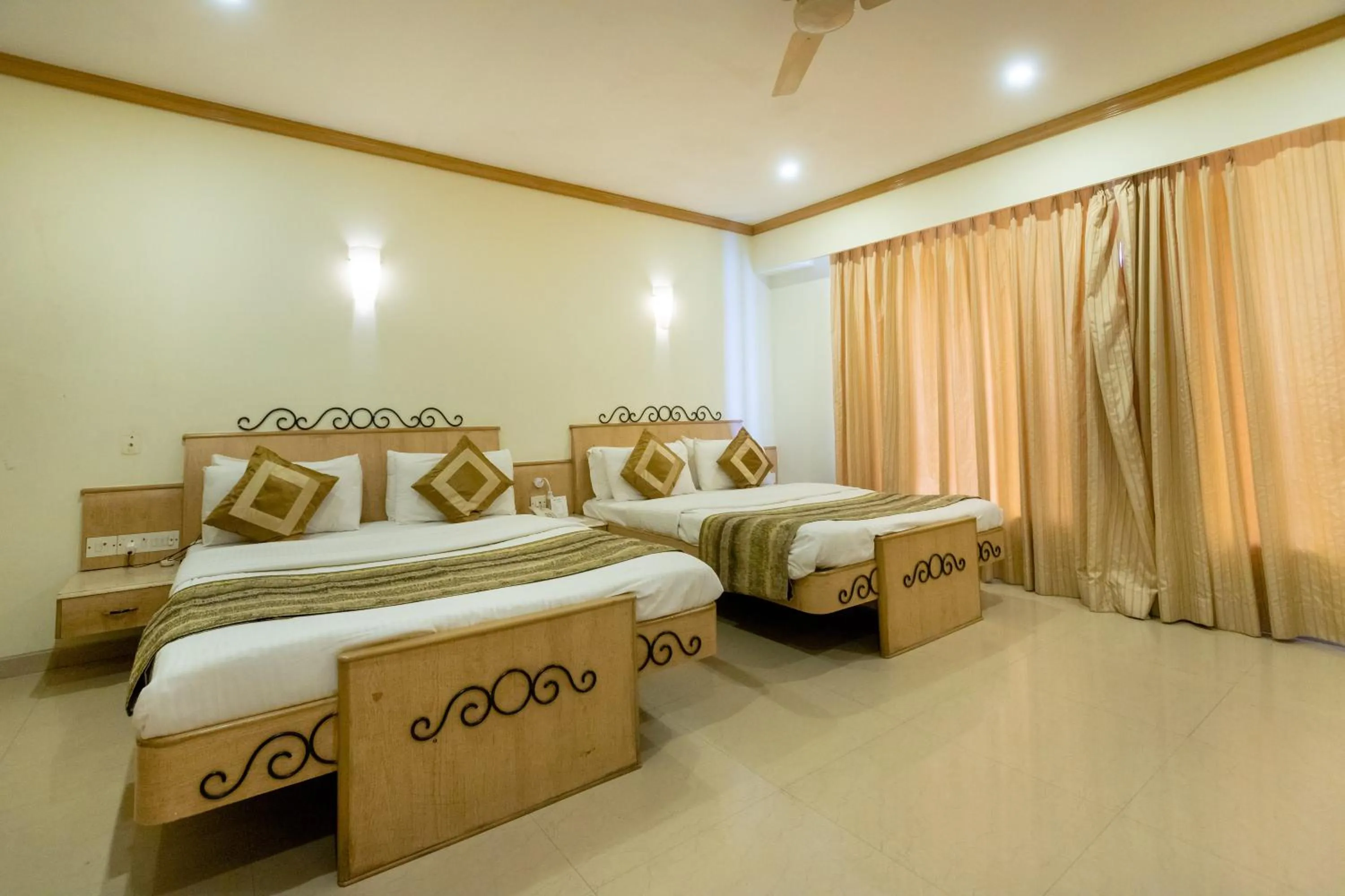 Bedroom, Bed in Garden Hotel