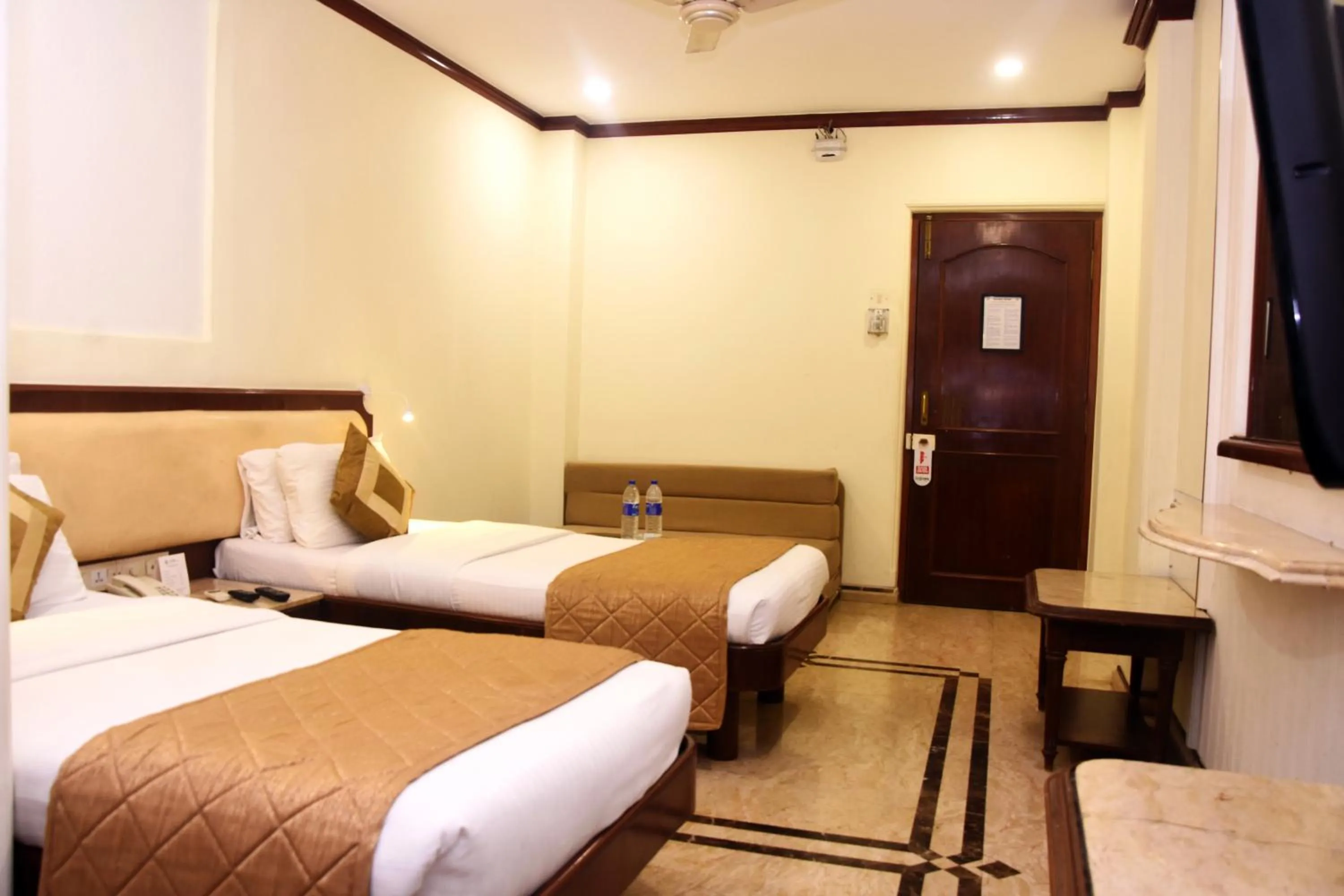 Bedroom, Bed in Garden Hotel