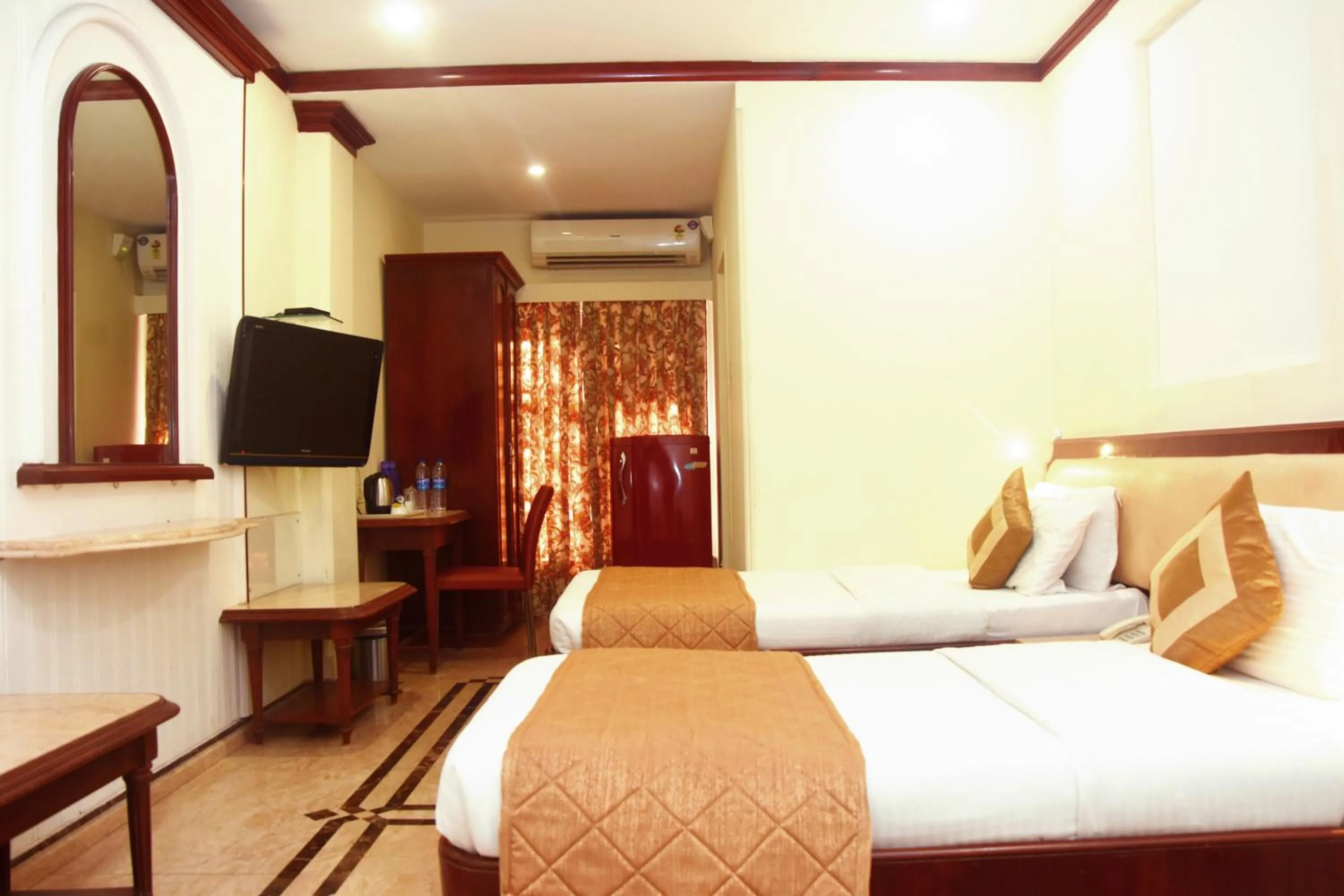 Bedroom, Bed in Garden Hotel