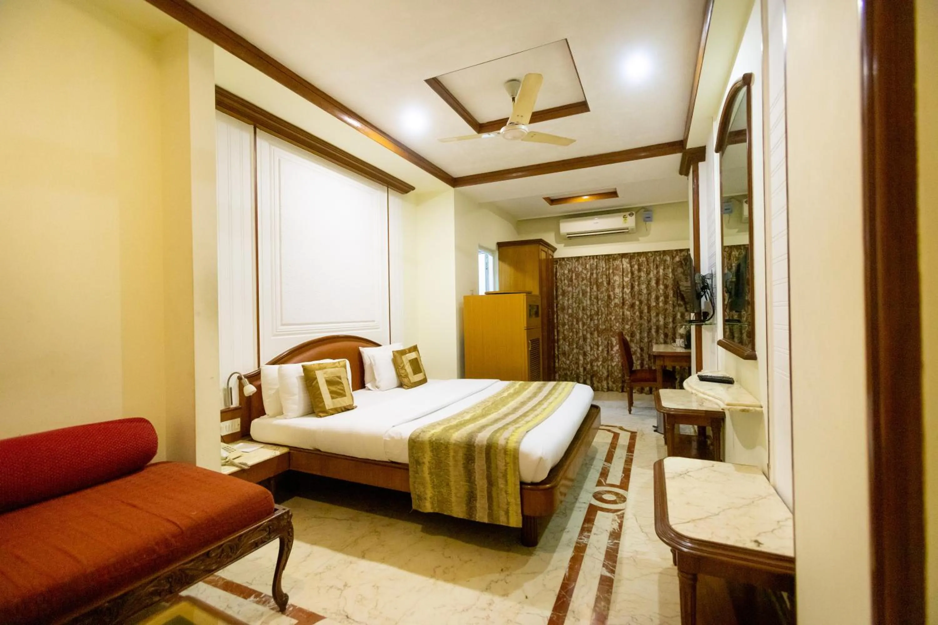 Photo of the whole room, Bed in Garden Hotel