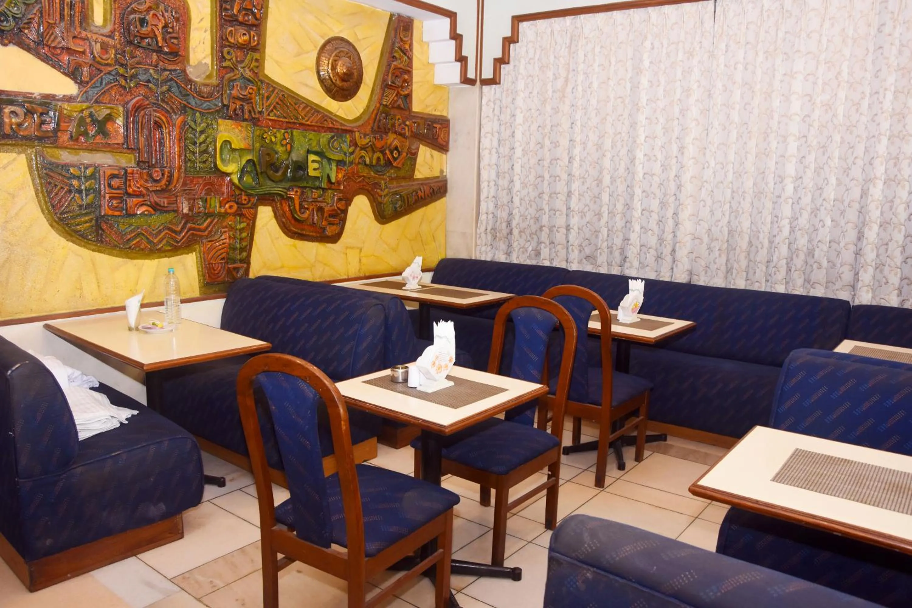 Restaurant/places to eat in Garden Hotel