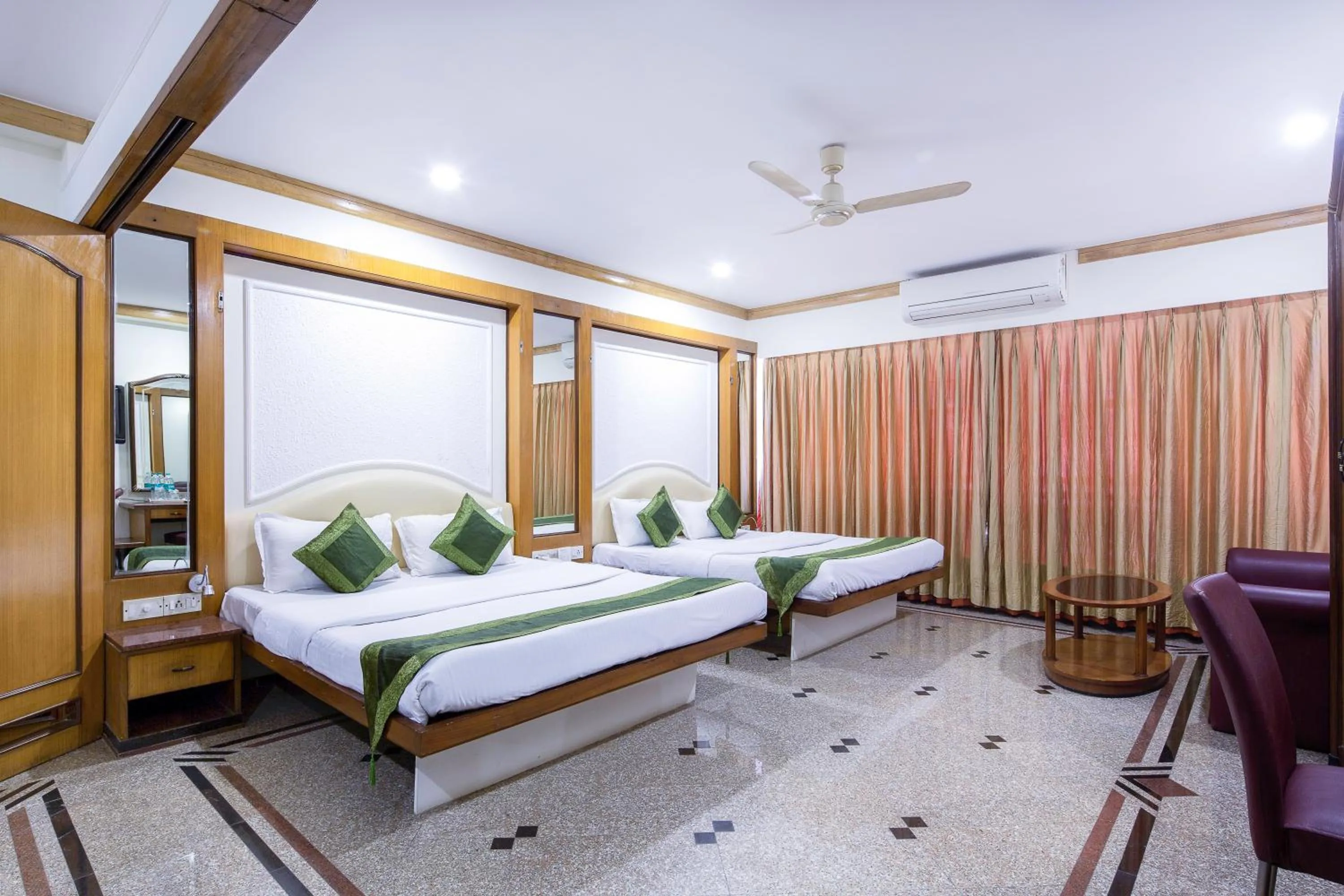 Bedroom, Bed in Garden Hotel