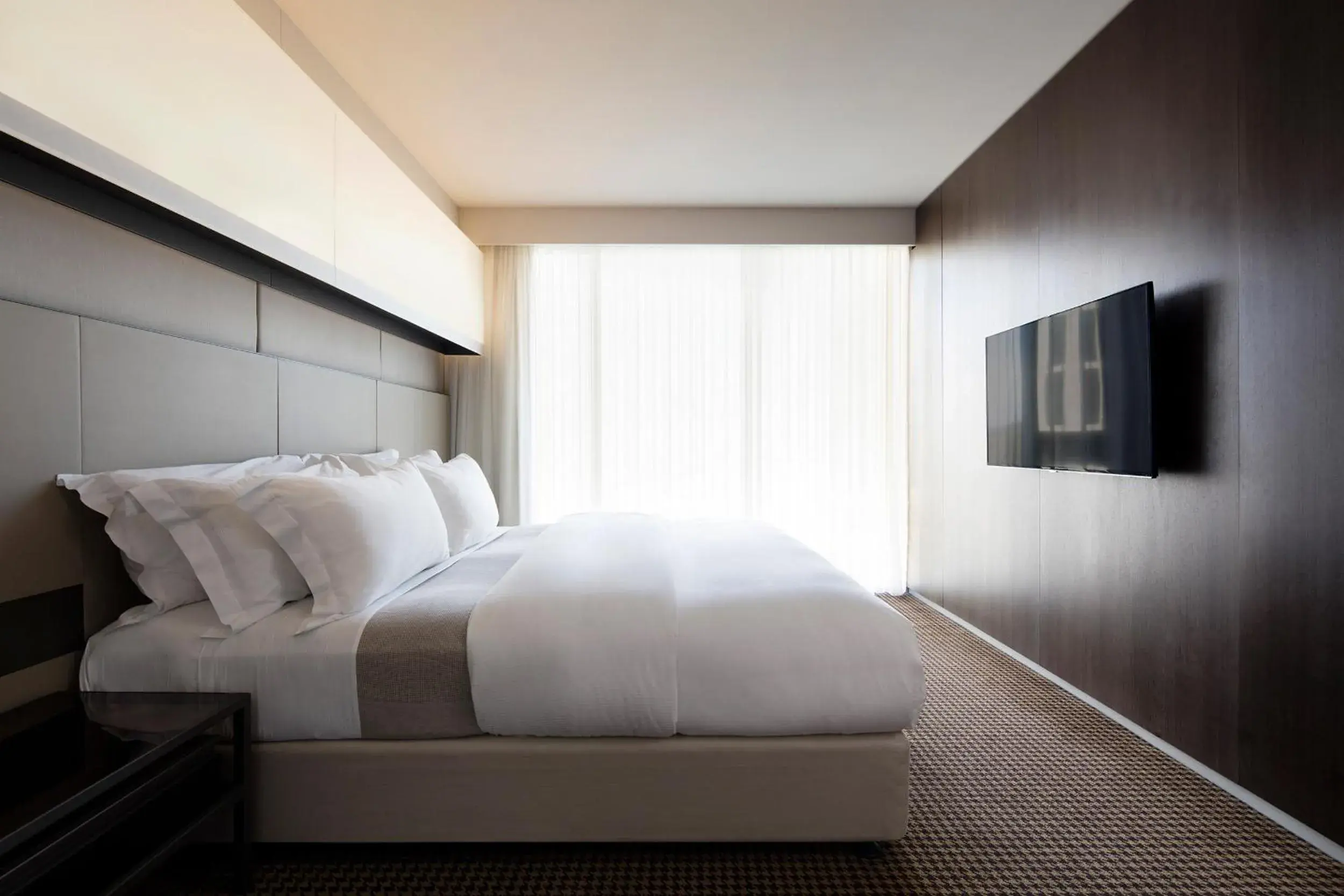 Bedroom, Bed in Hotel Realm Bedroom, Bed in Hotel Realm