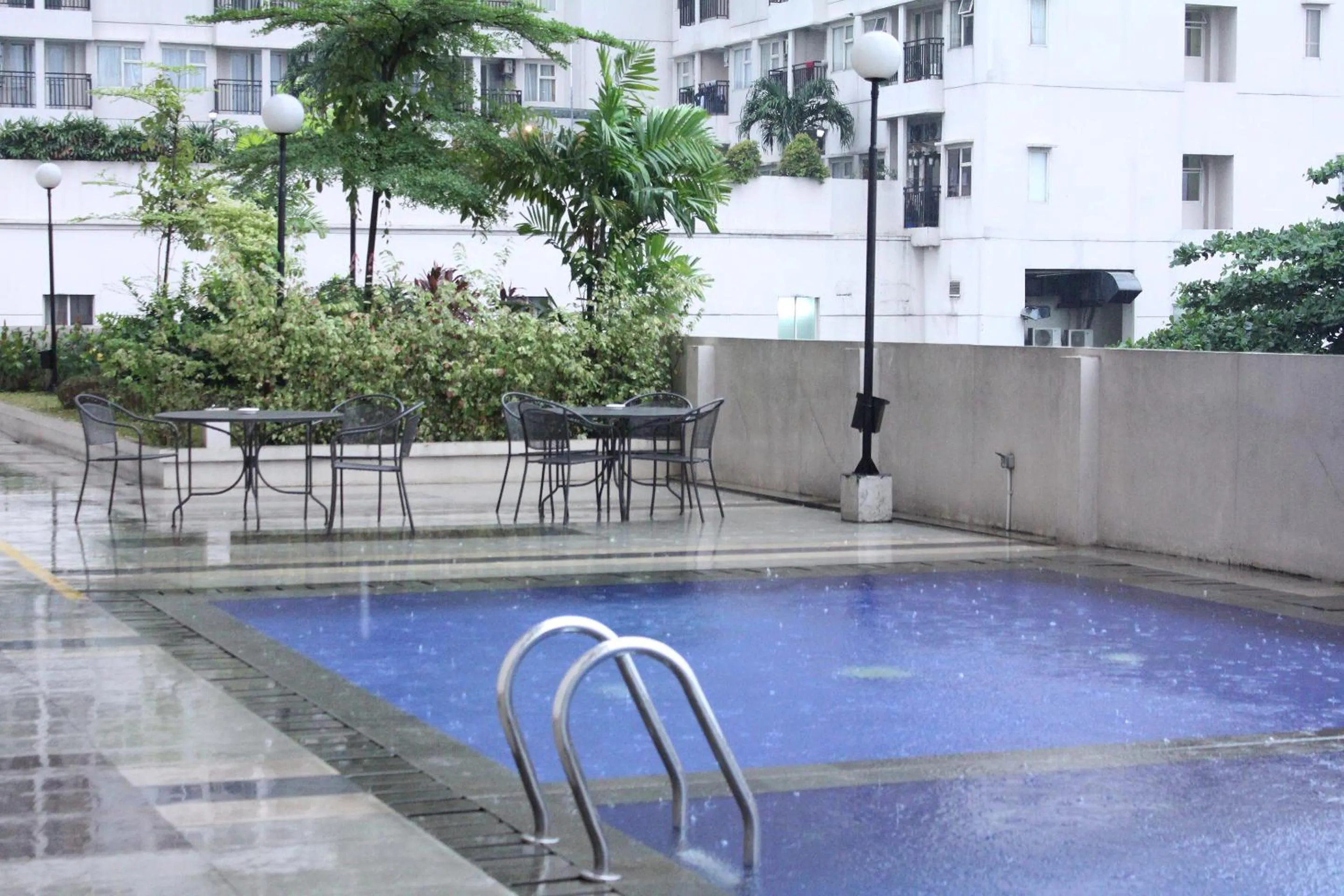 Swimming Pool in OYO 266 Margonda Residence 5