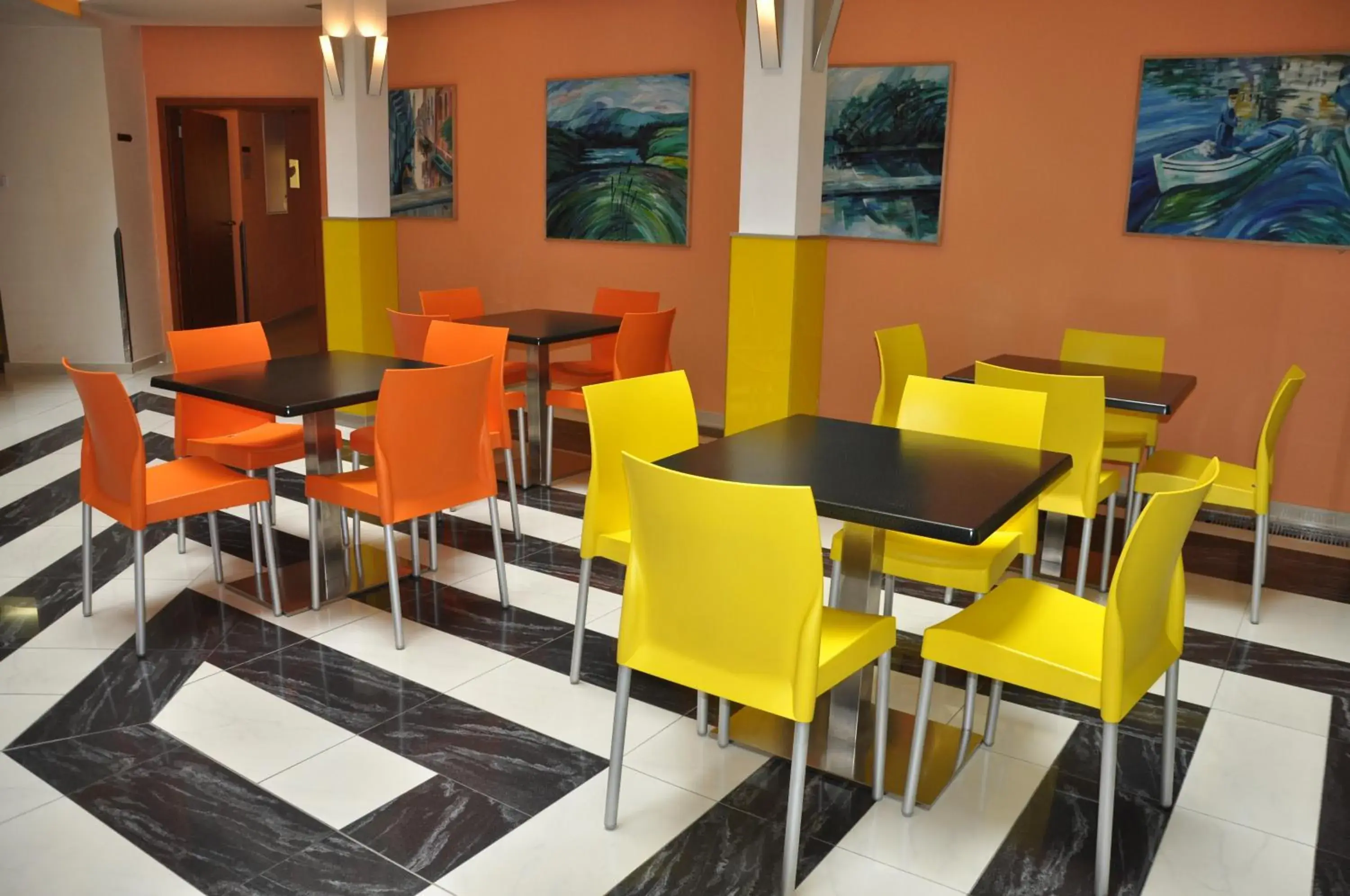 Restaurant/places to eat in City Central De Luxe Restaurant/places to eat in City Central De Luxe