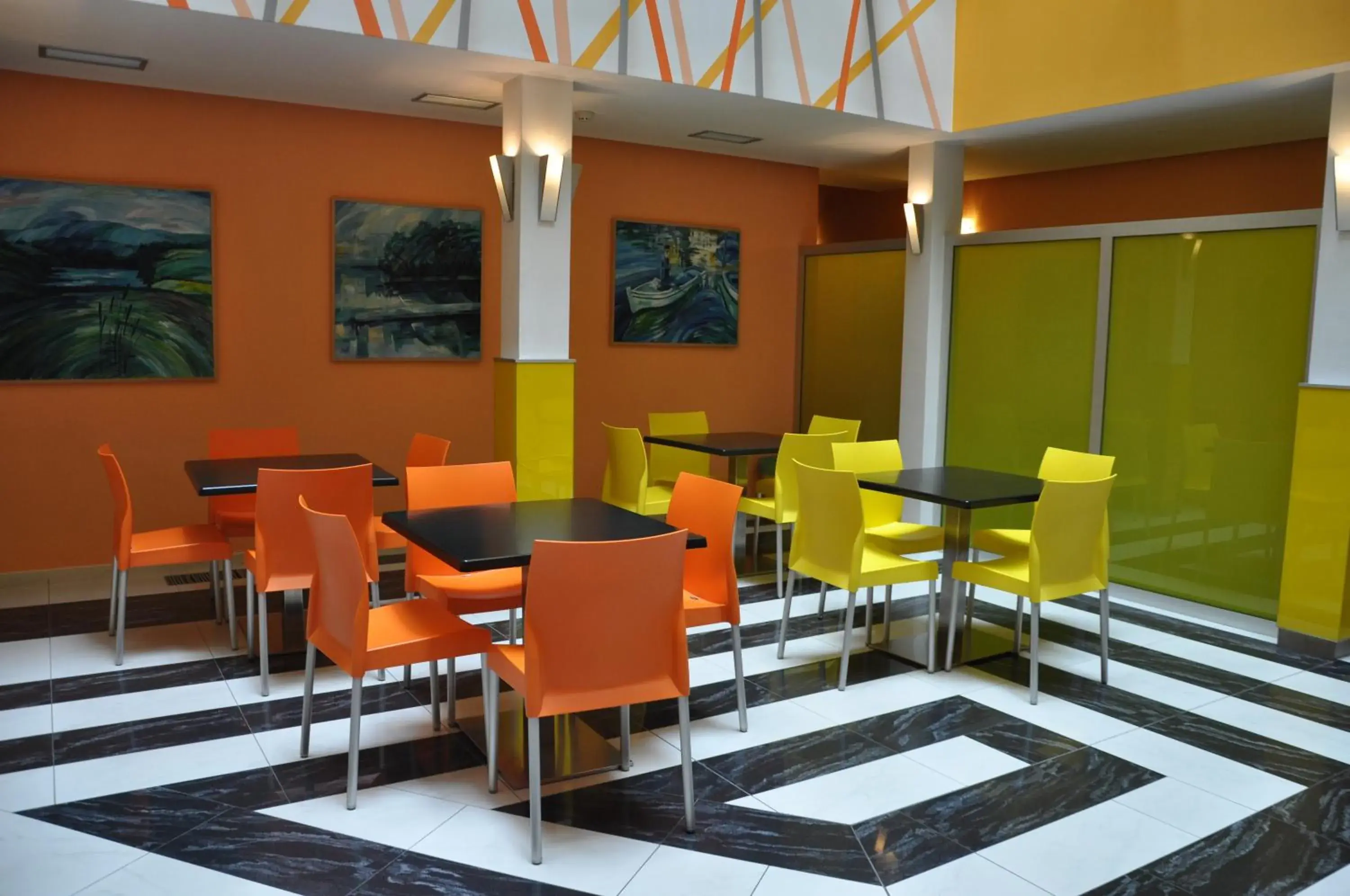 Restaurant/places to eat in City Central De Luxe Restaurant/places to eat in City Central De Luxe