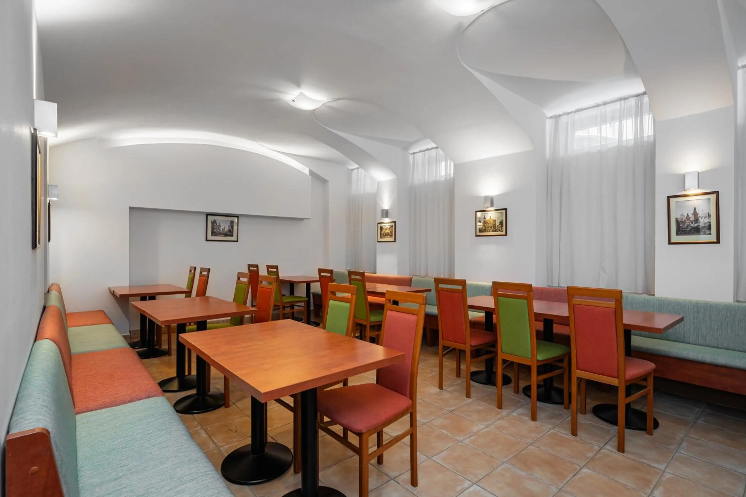 Breakfast in City Central De Luxe