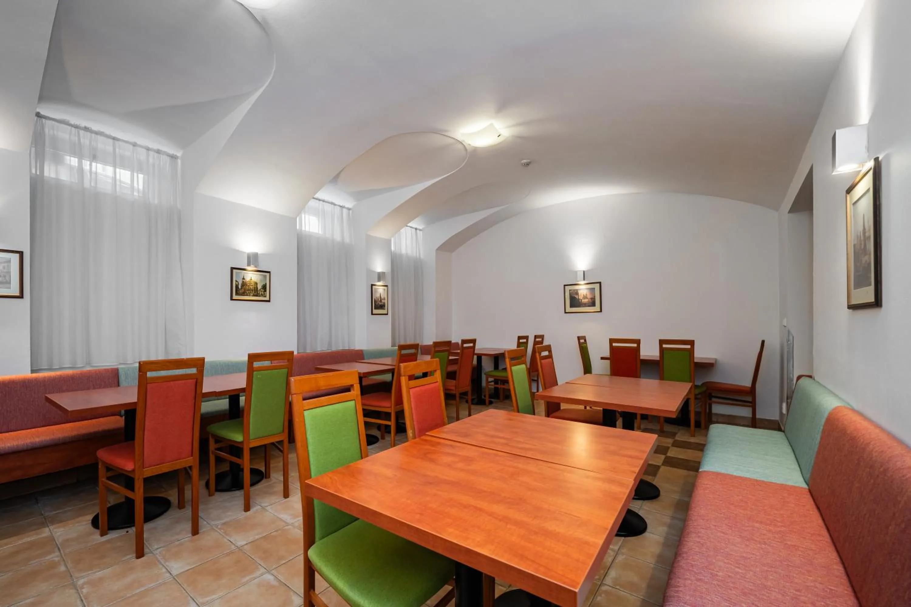 Breakfast in City Central De Luxe