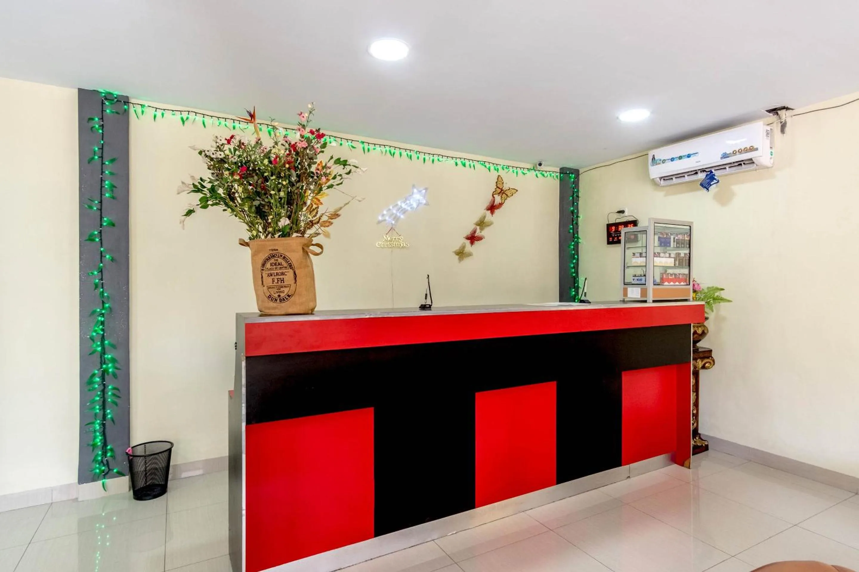 Lobby or reception in Hotel O Helvetia Residence