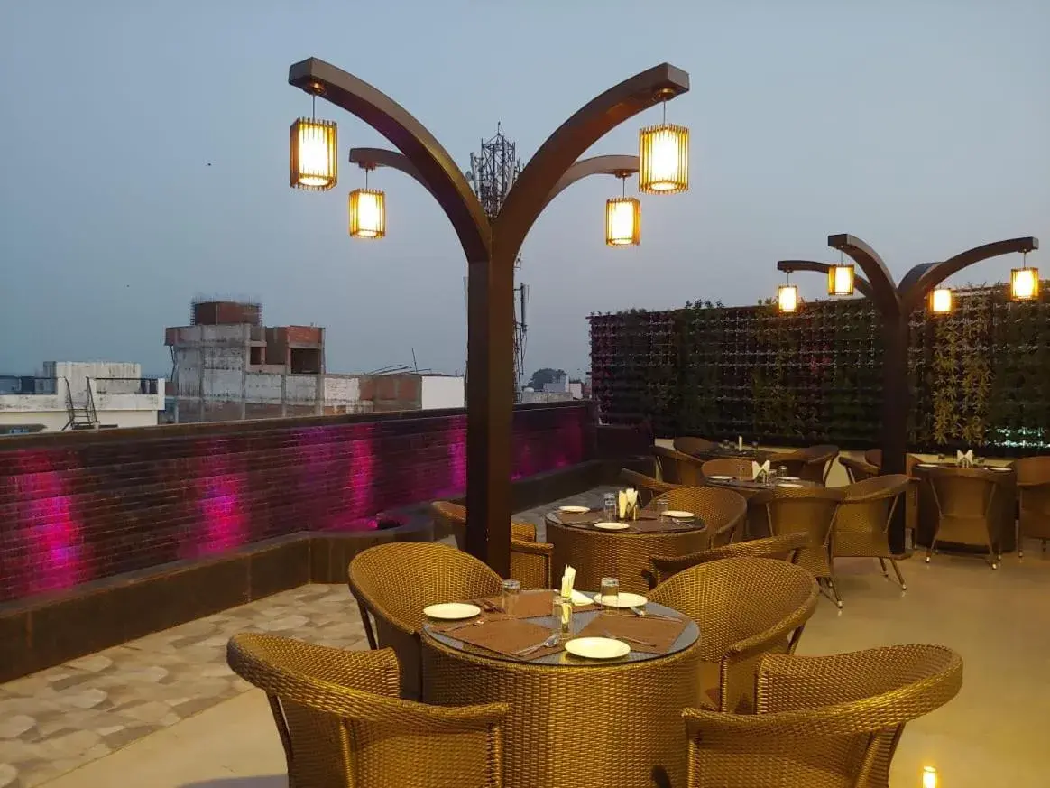 Restaurant/places to eat in HOTEL SHIVOY GRAND Restaurant/places to eat in HOTEL SHIVOY GRAND