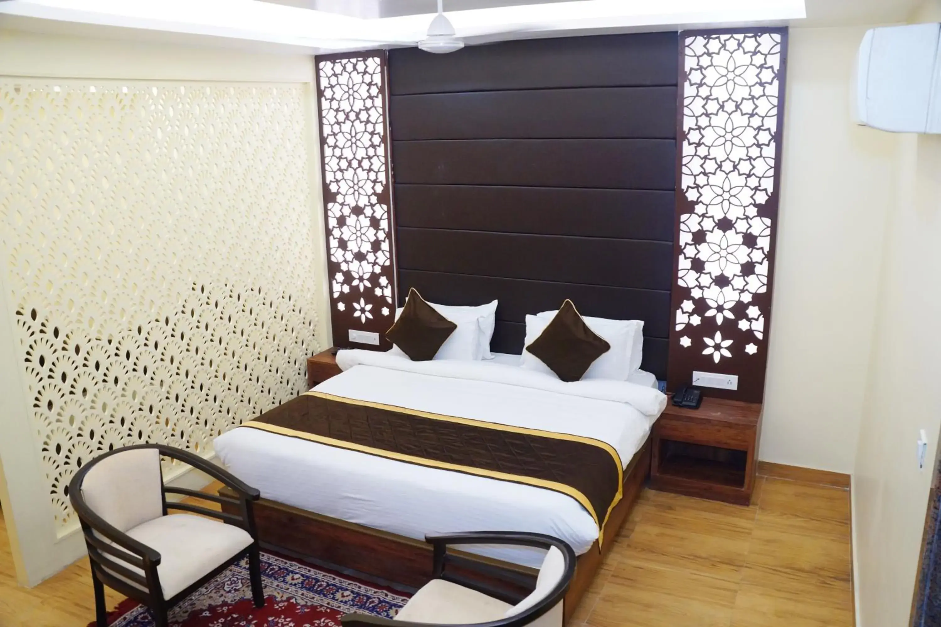 Bed in HOTEL SHIVOY GRAND Bed in HOTEL SHIVOY GRAND