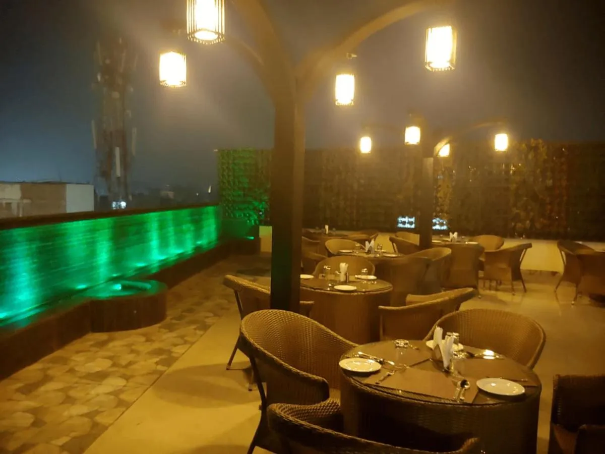 Restaurant/places to eat in HOTEL SHIVOY GRAND