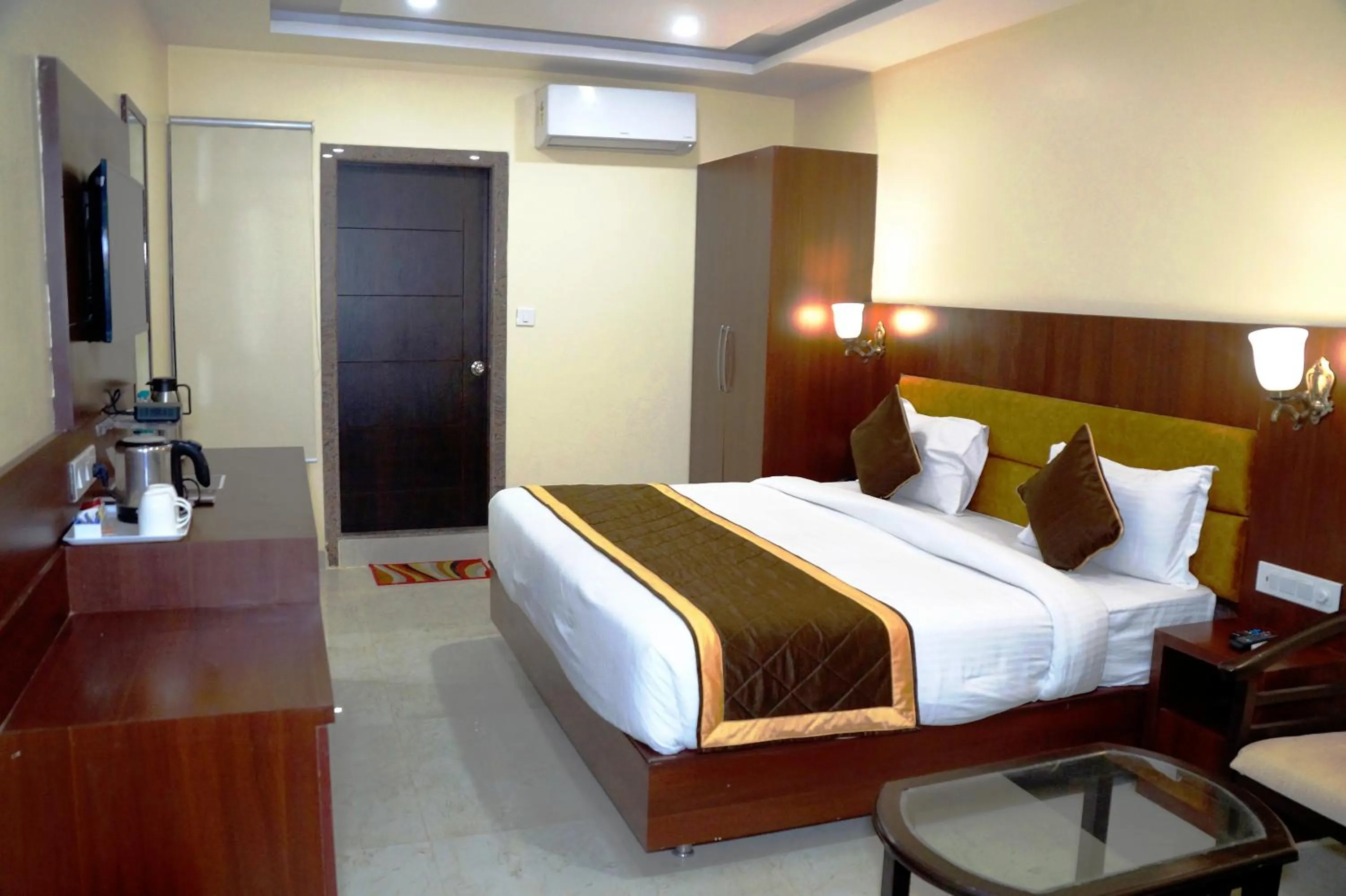 Bedroom, Bed in HOTEL SHIVOY GRAND