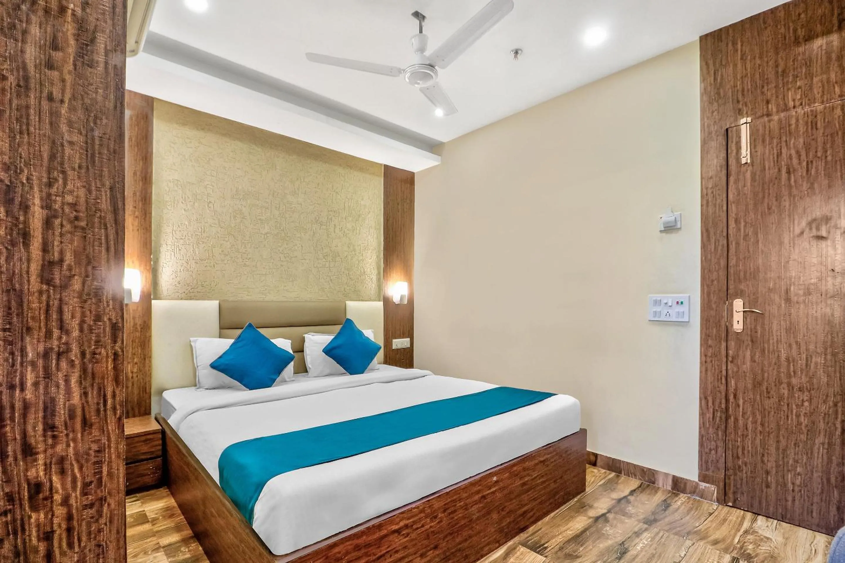 Hotel O Park Circus Near Birla Mandir