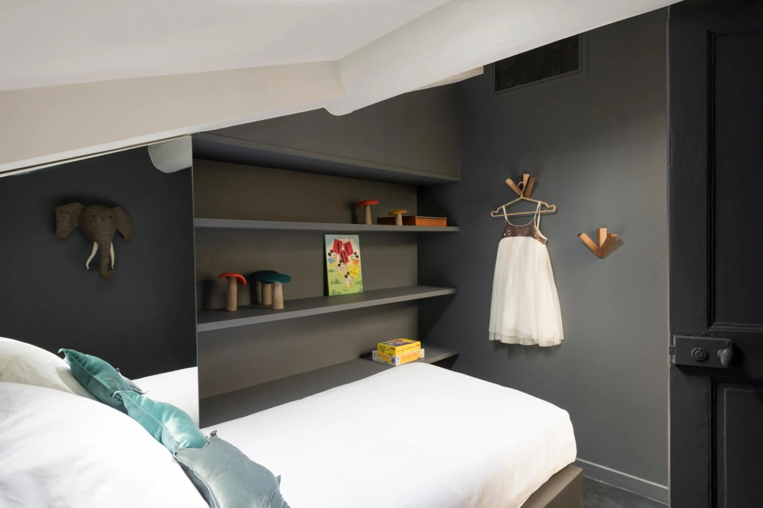 Photo of the whole room, Bed in MiHotel Bellecour