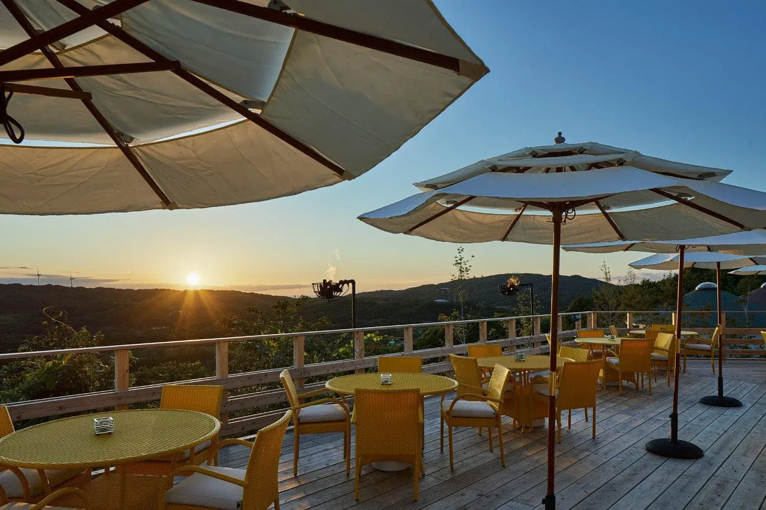 Restaurant/places to eat in GRAND CHARIOT Hokutoshichisei 135° Restaurant/places to eat in GRAND CHARIOT Hokutoshichisei 135°