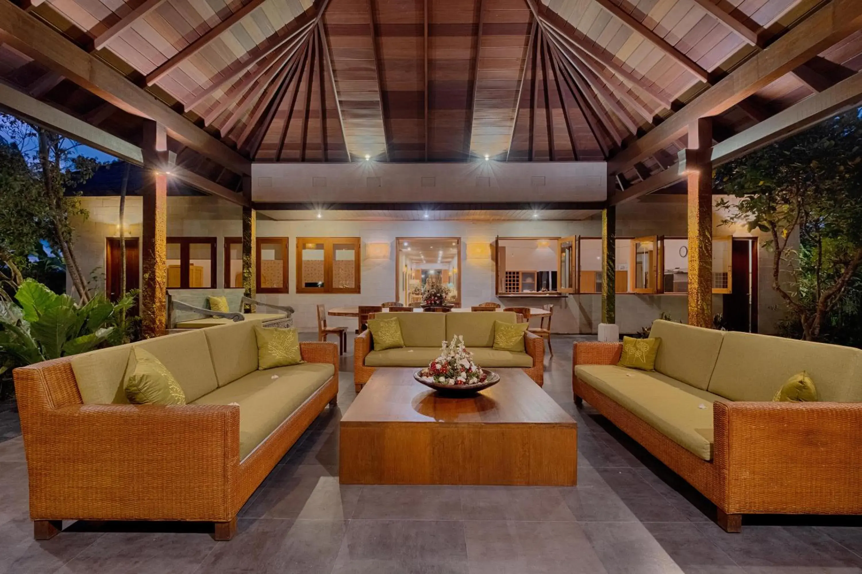 Living room in Ketewel Villa by Sanga Sanga Hospitality Living room in Ketewel Villa by Sanga Sanga Hospitality