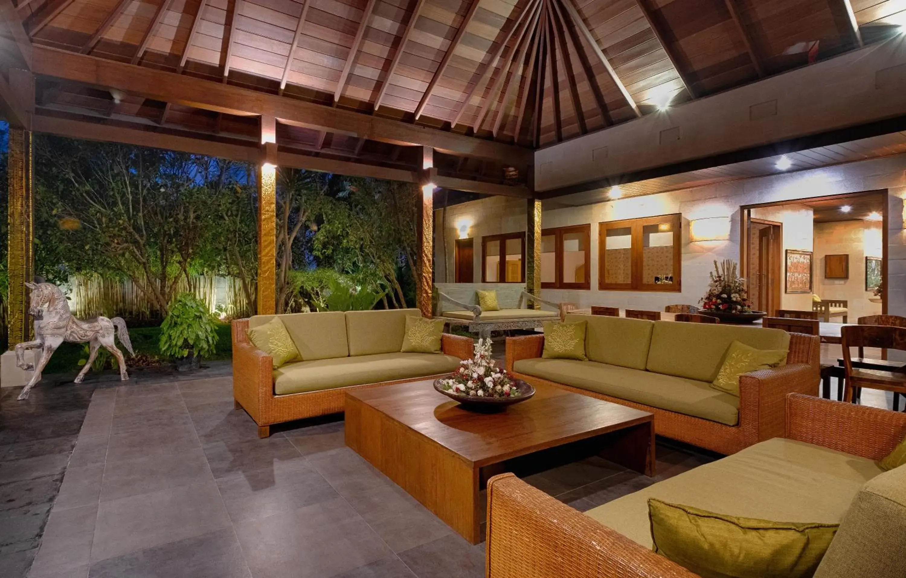 Living room in Ketewel Villa by Sanga Sanga Hospitality Living room in Ketewel Villa by Sanga Sanga Hospitality