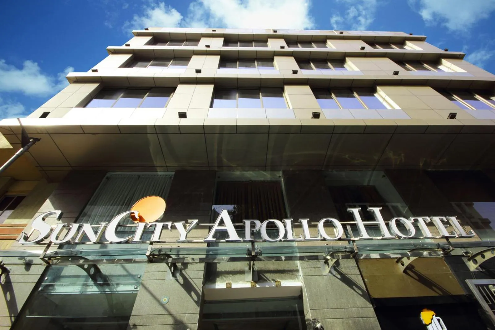 Property building in Hotel Suncity Apollo - Gateway Of India