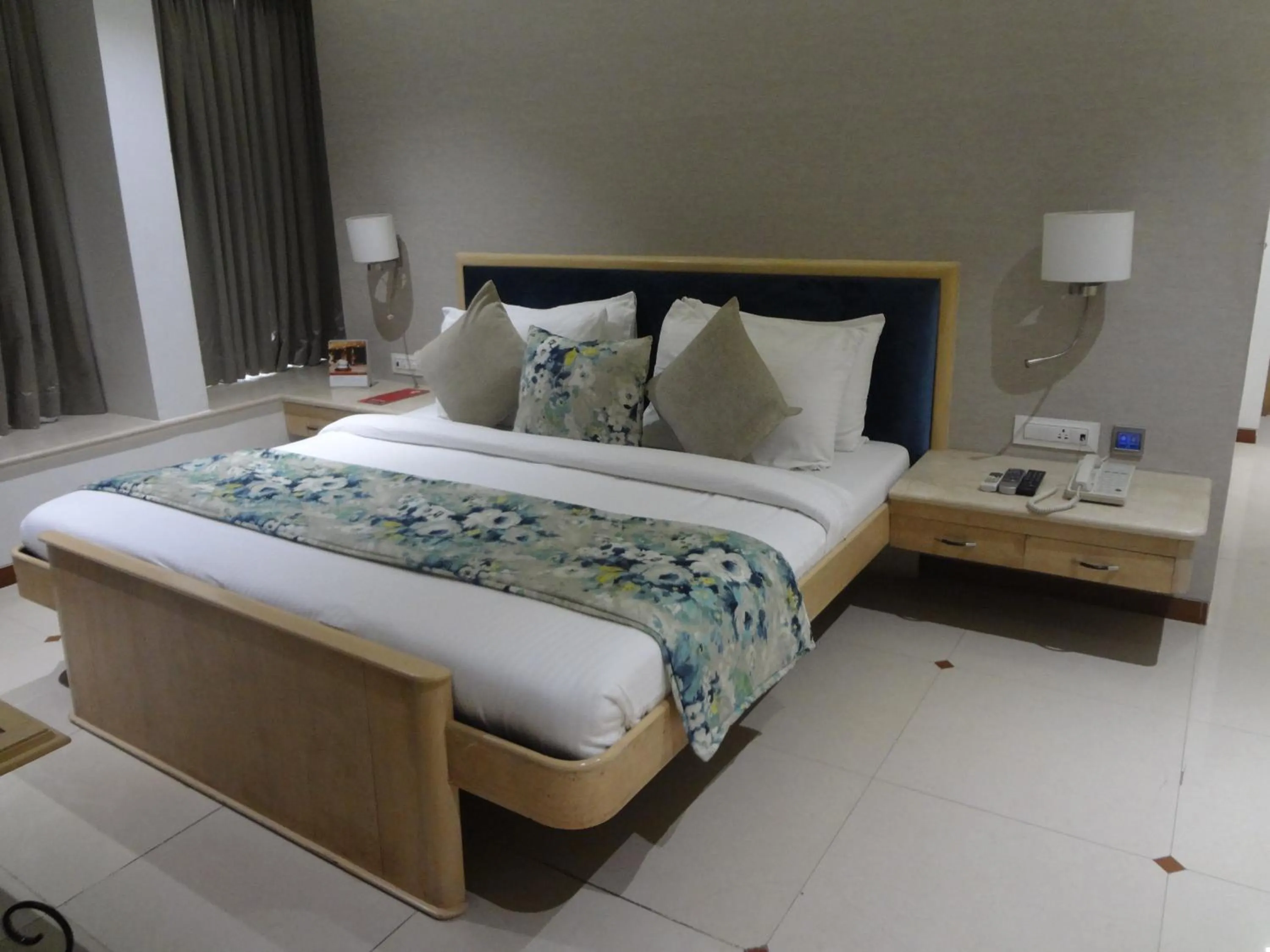 Bedroom, Bed in Hotel Suncity Apollo - Gateway Of India