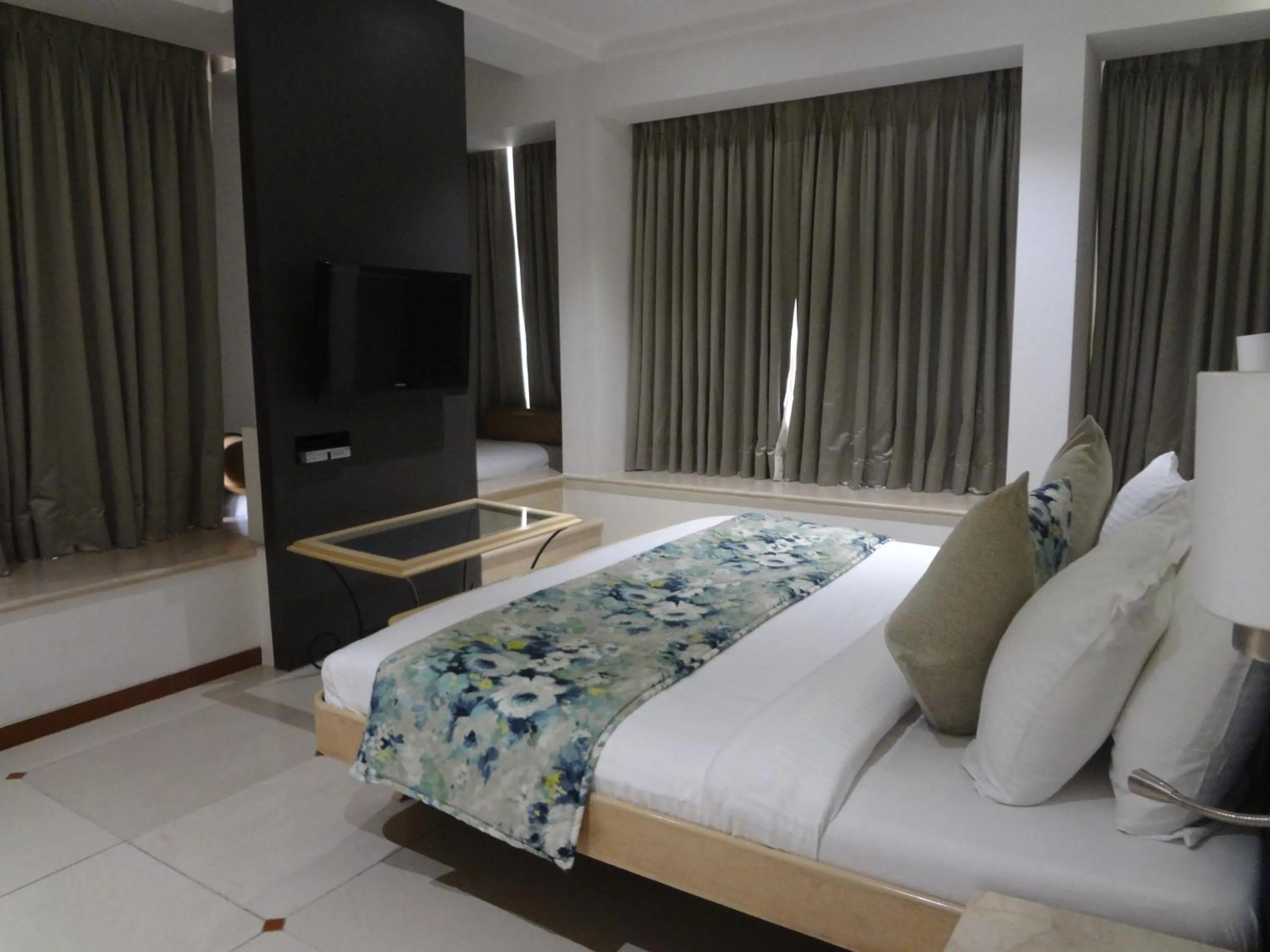 Bedroom, Bed in Hotel Suncity Apollo - Gateway Of India