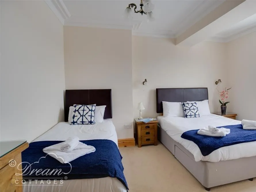 Bed in Beach View Apartment 3