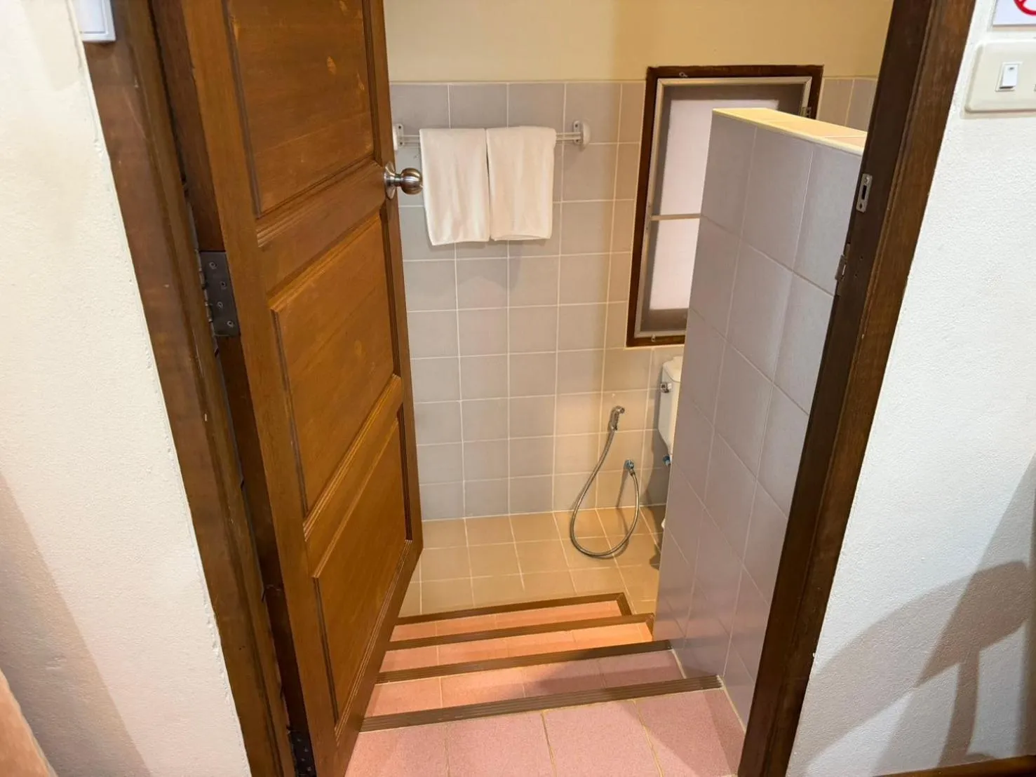 Toilet in Baan Pun Sook Resort