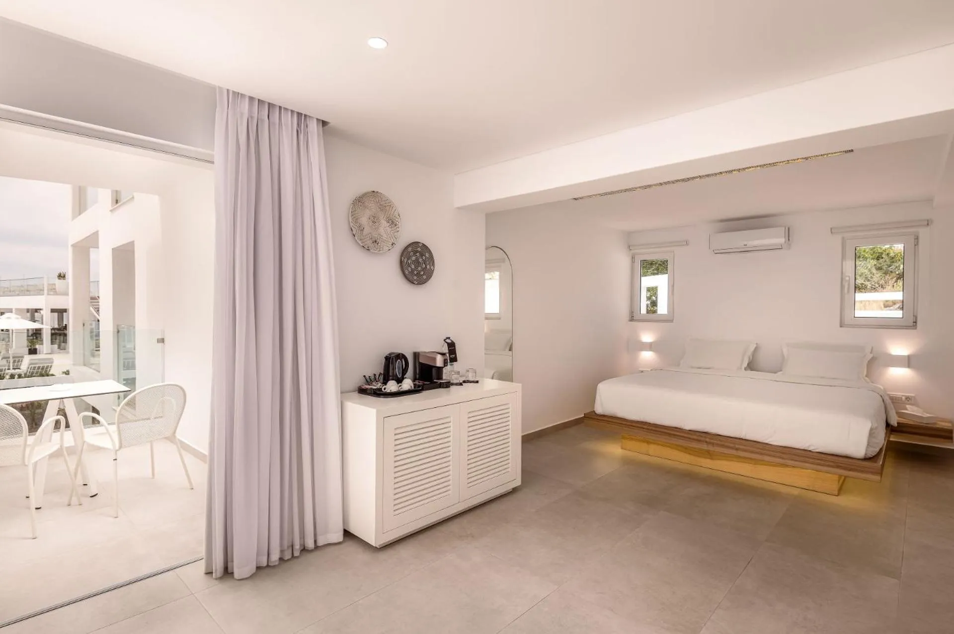 Bed in Kantouni Beach Boutique Hotel