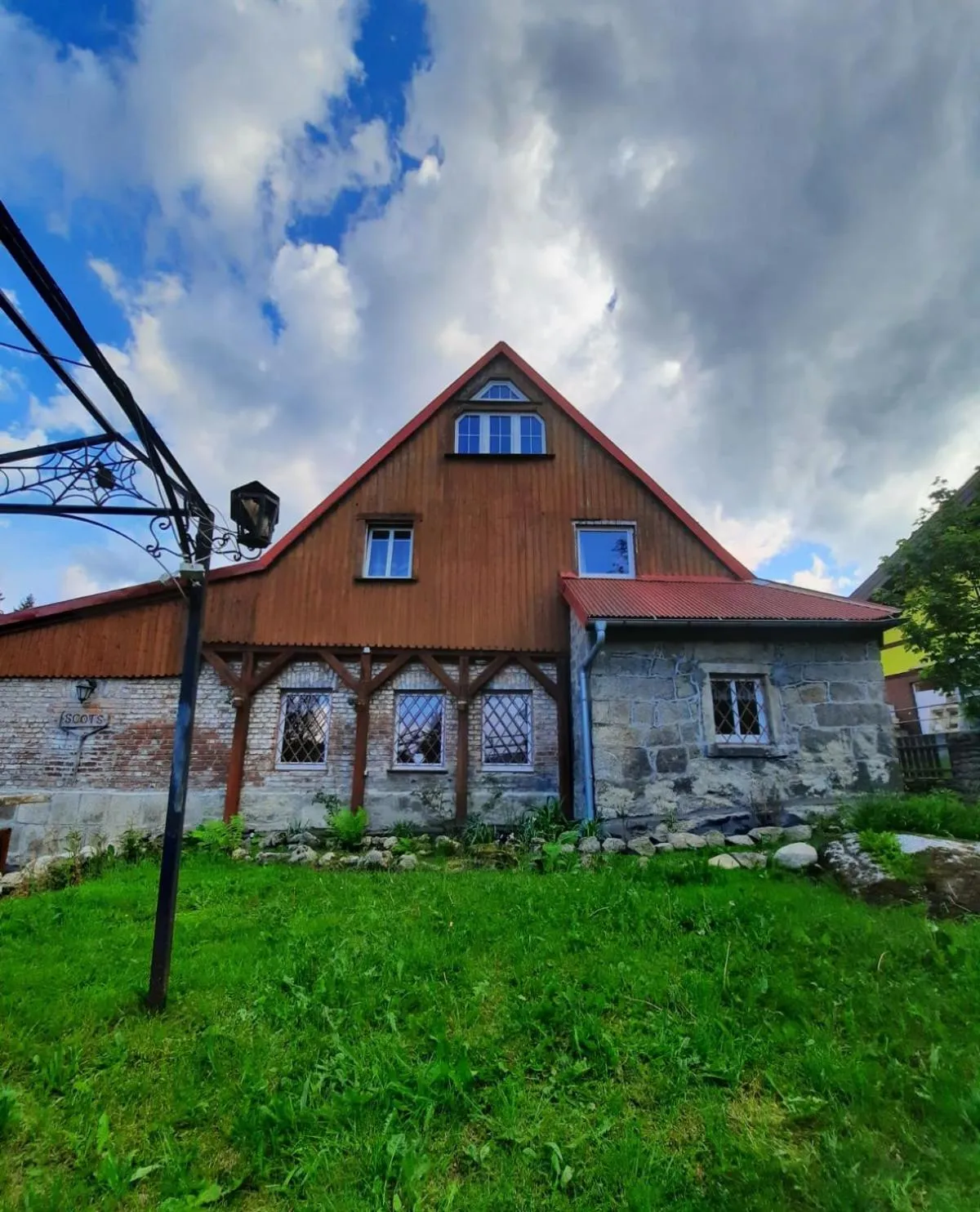 Property building in SCOTS pokoje gościnne