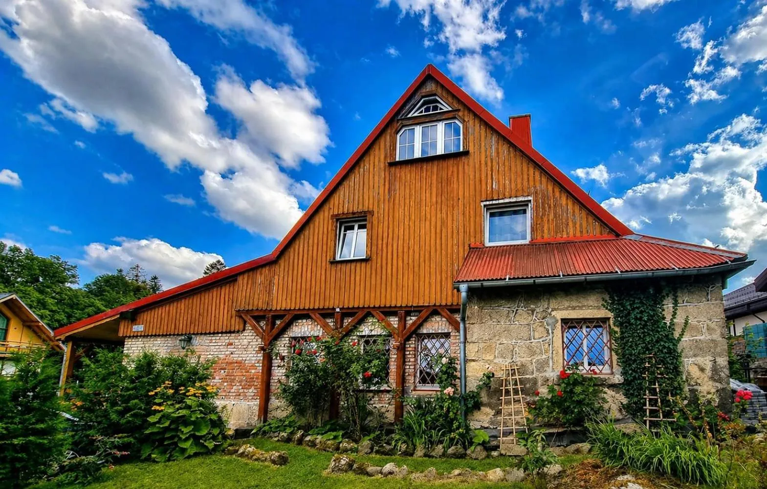 Property building in SCOTS pokoje gościnne