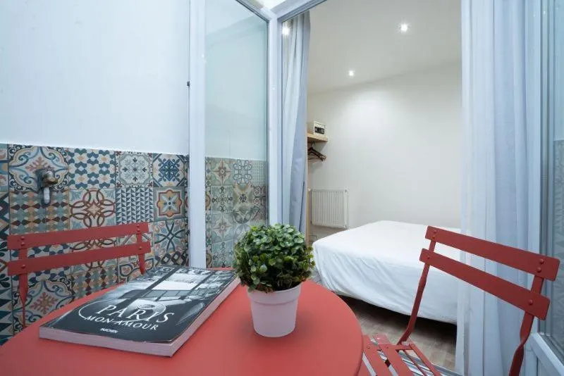 Bed in Hôtel Edgar Quinet