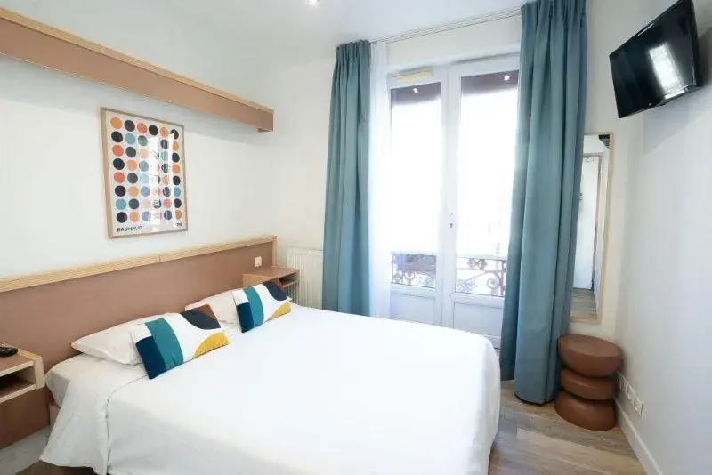 Bed in Hôtel Edgar Quinet Bed in Hôtel Edgar Quinet