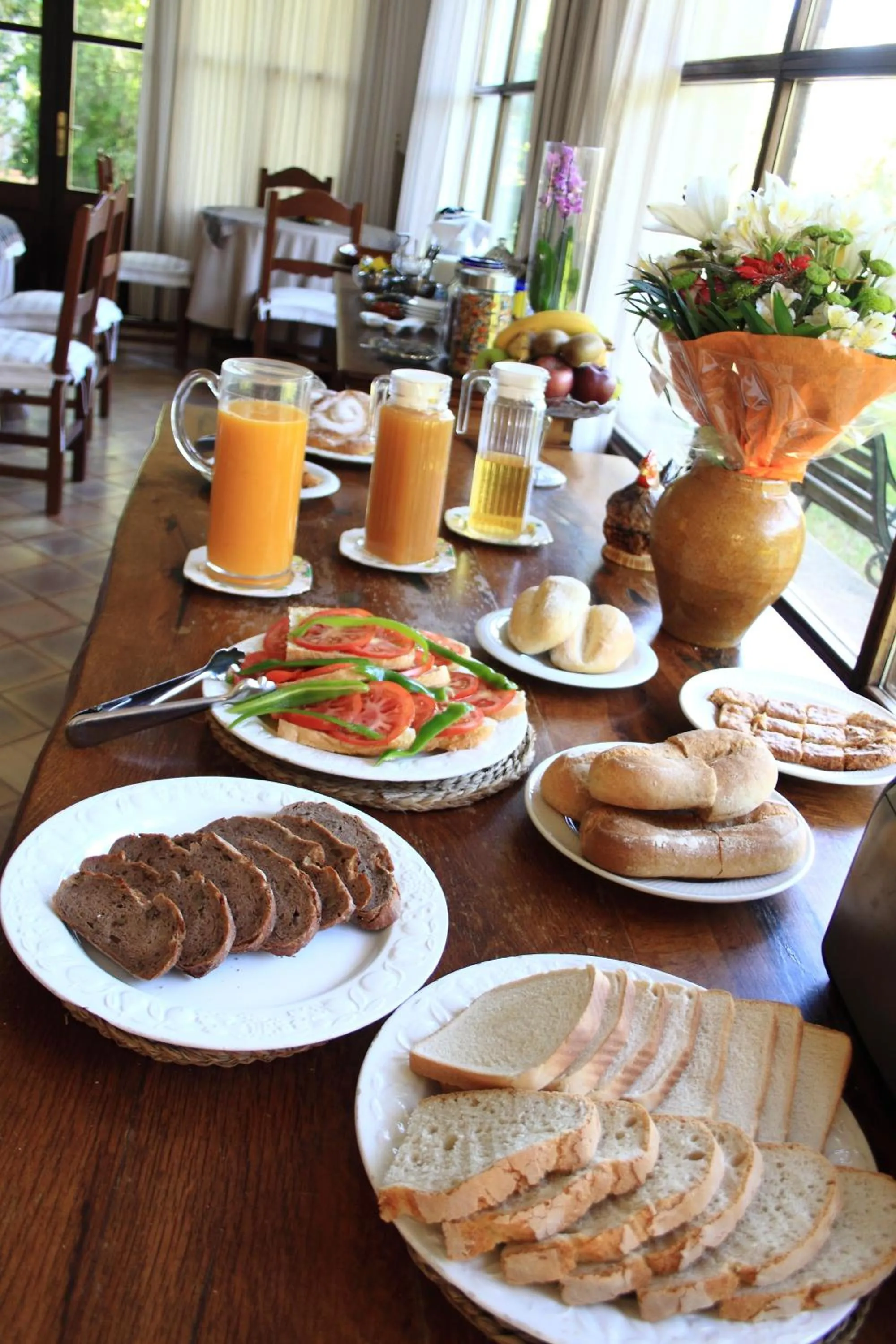 Food and drinks in Petit Hotel Es Figueral