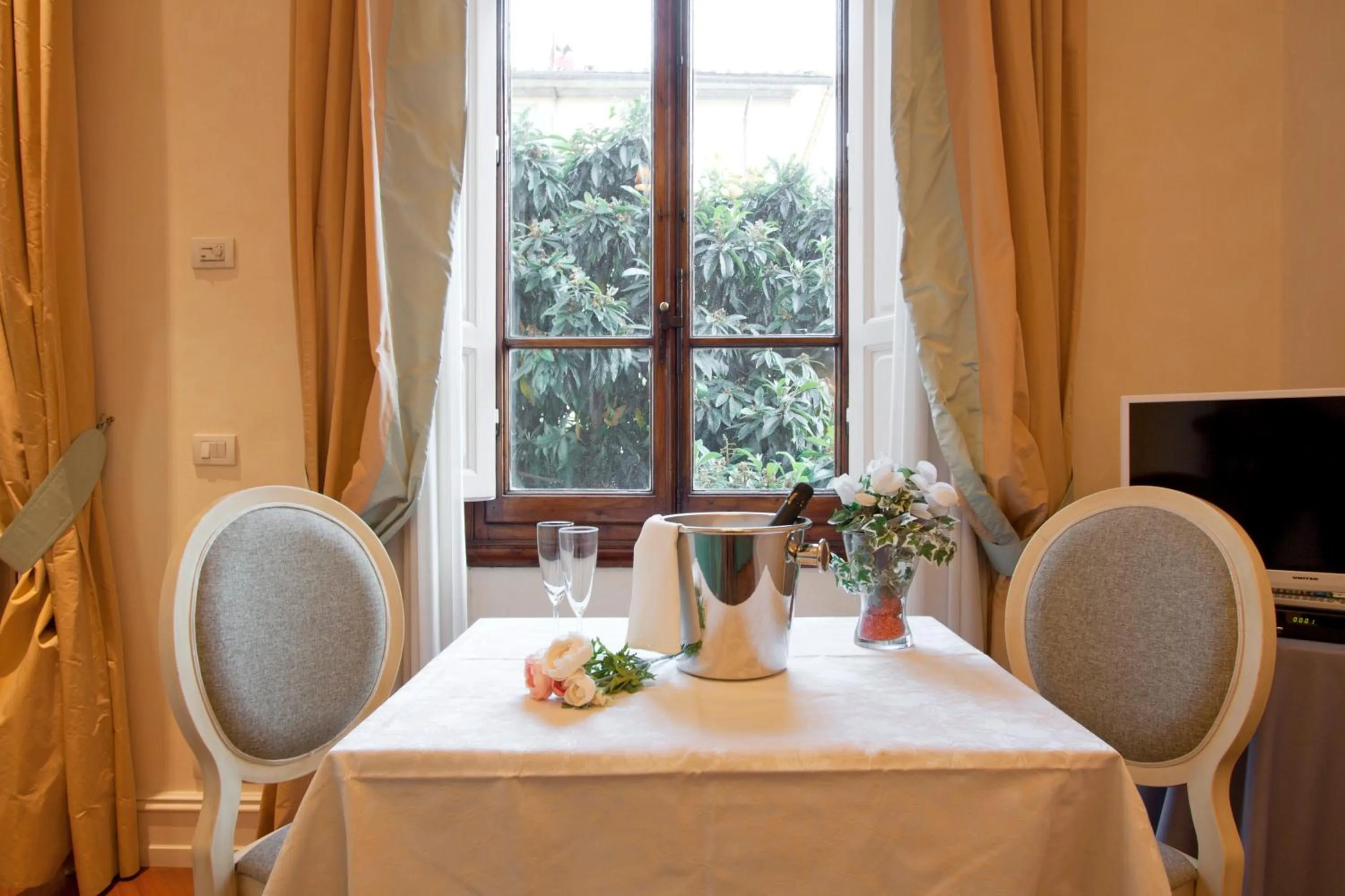 Living room in Serristori Palace Residence
