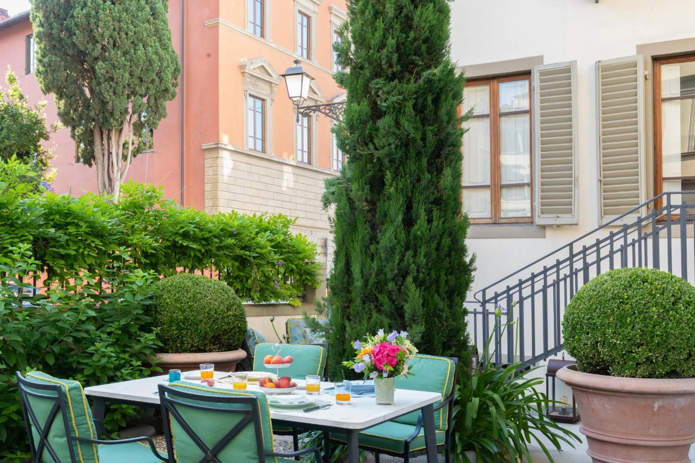 Garden in Serristori Palace Residence