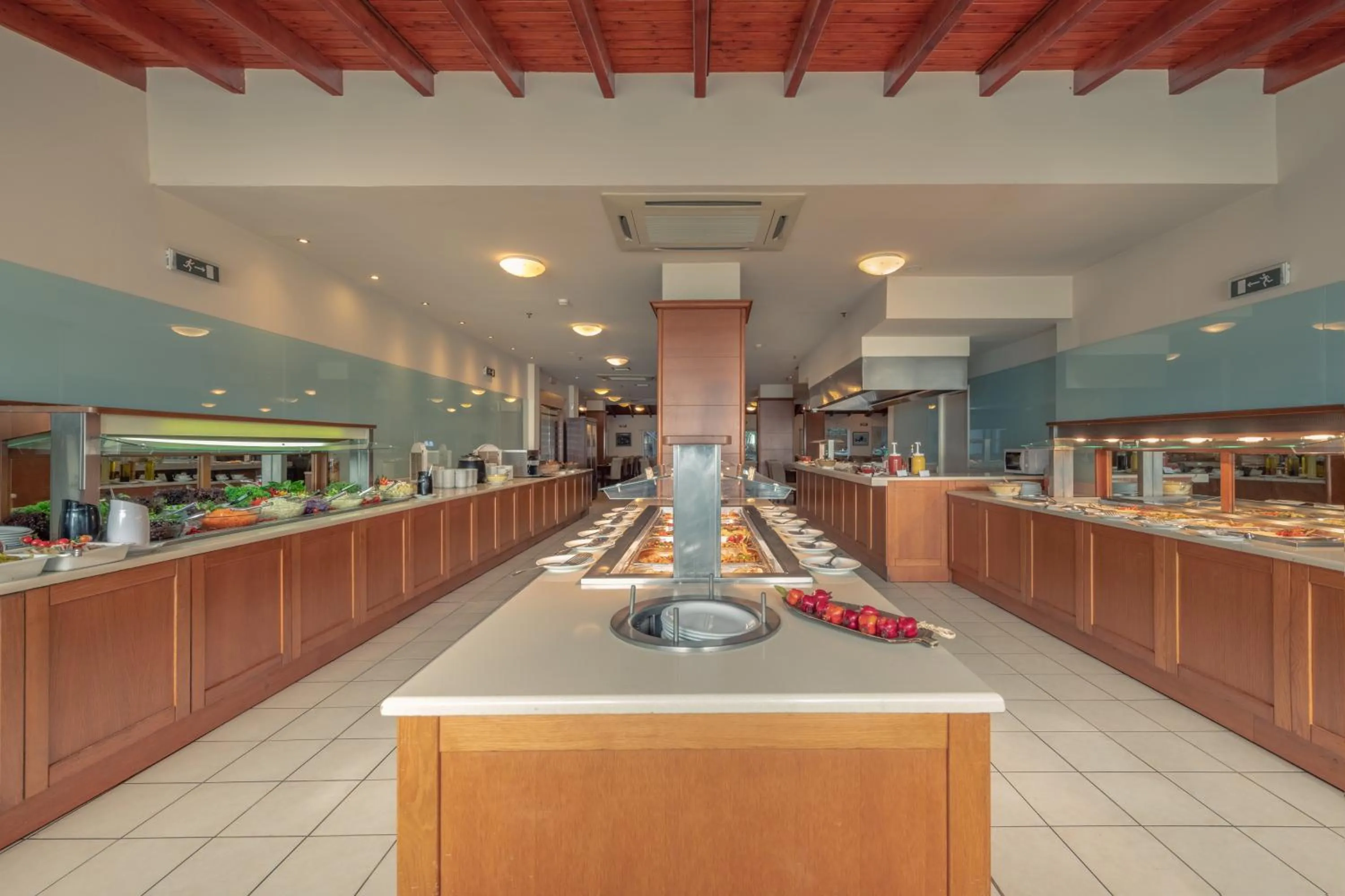 Restaurant/places to eat in Marilena Hotel