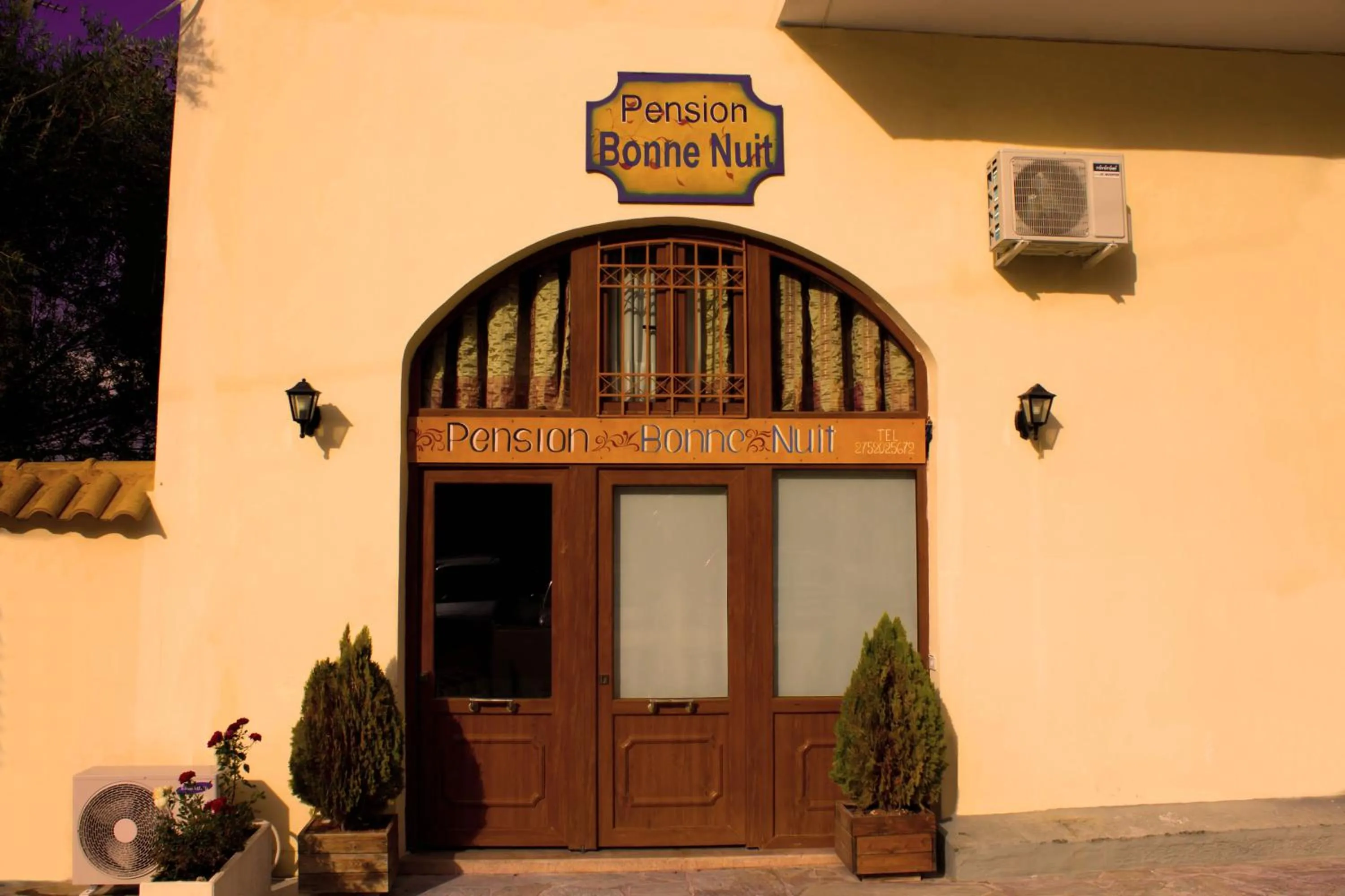 Facade/entrance in Bonne Nuit Pension