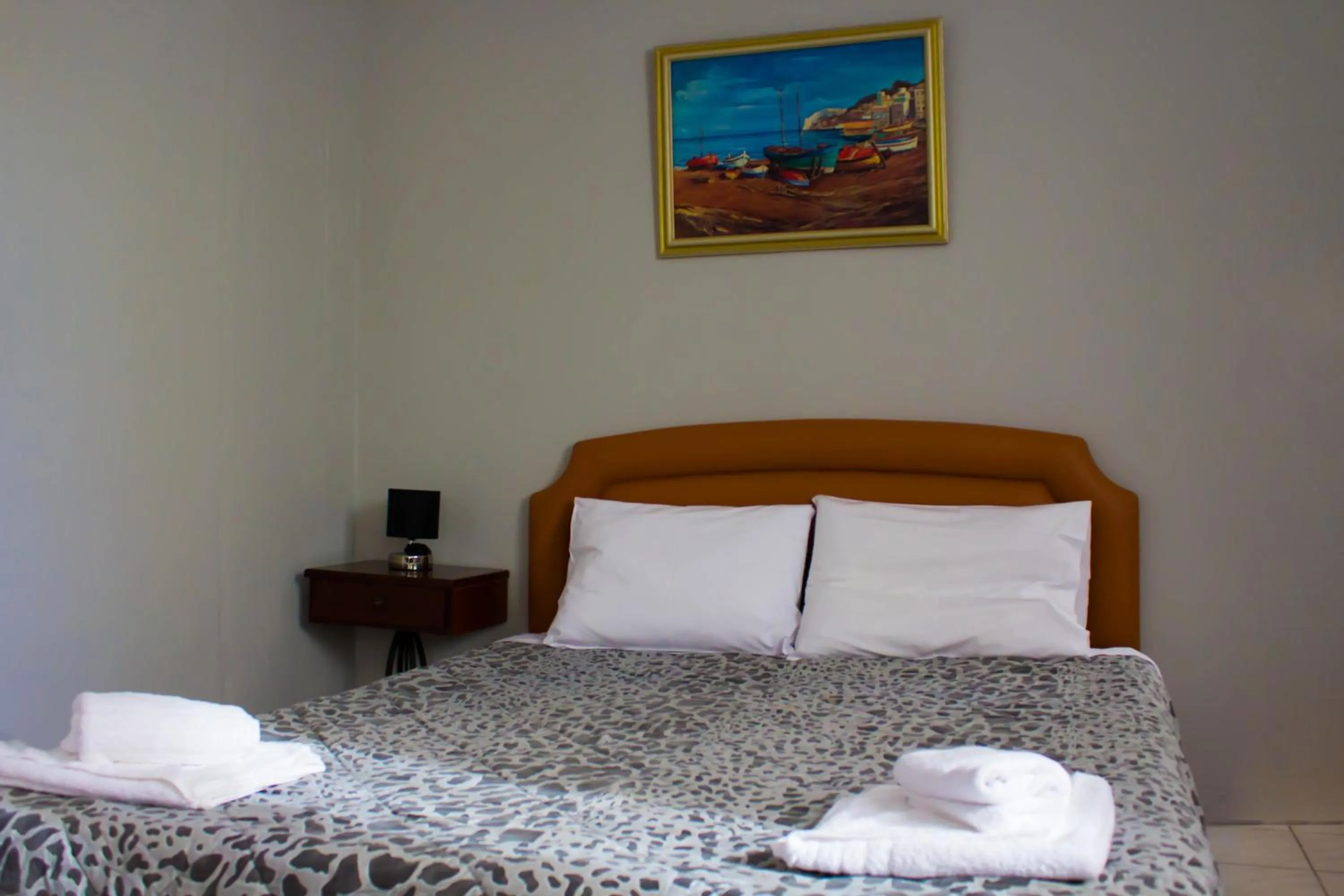 Bedroom, Bed in Bonne Nuit Pension