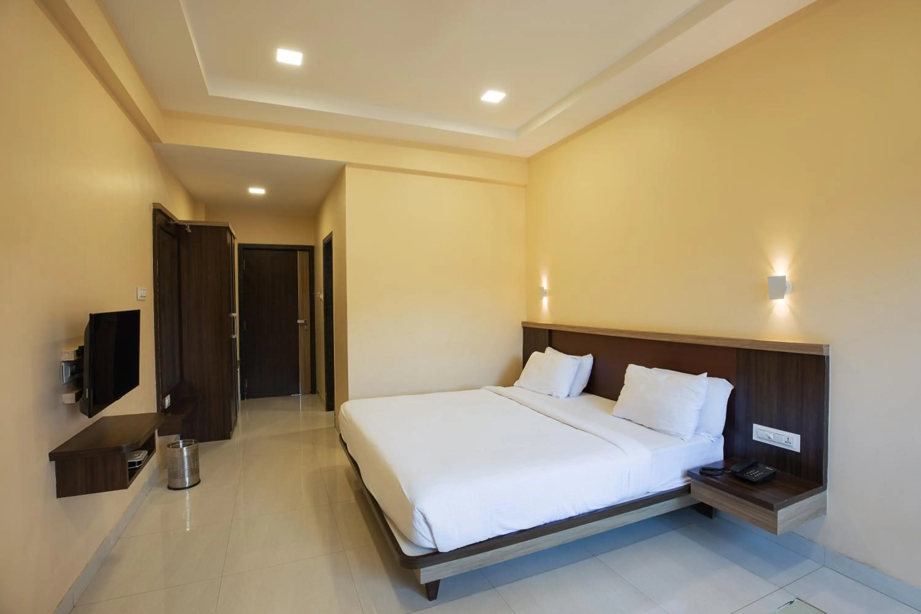 Photo of the whole room, Bed in City Palace Resort