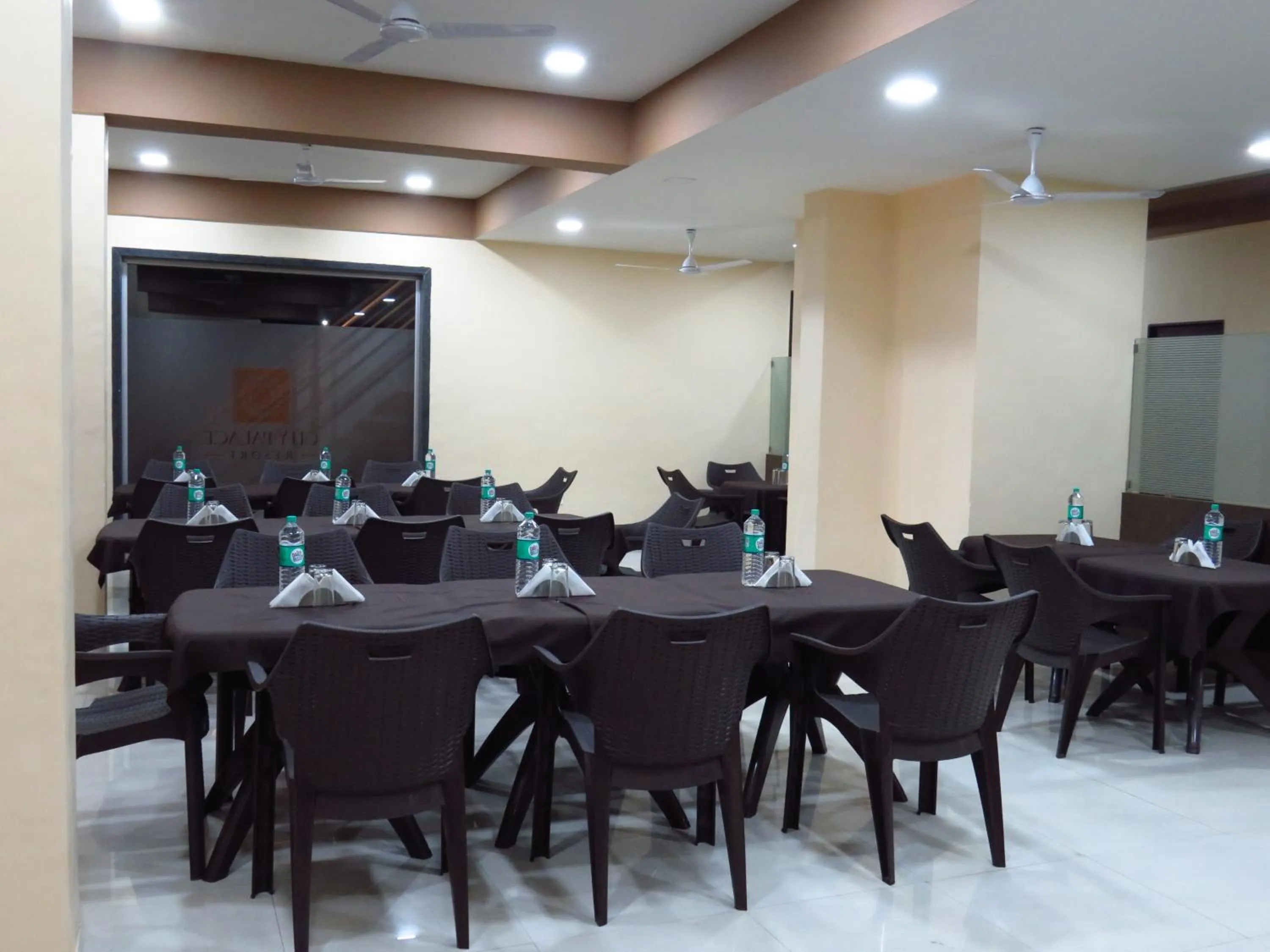 Restaurant/places to eat in City Palace Resort