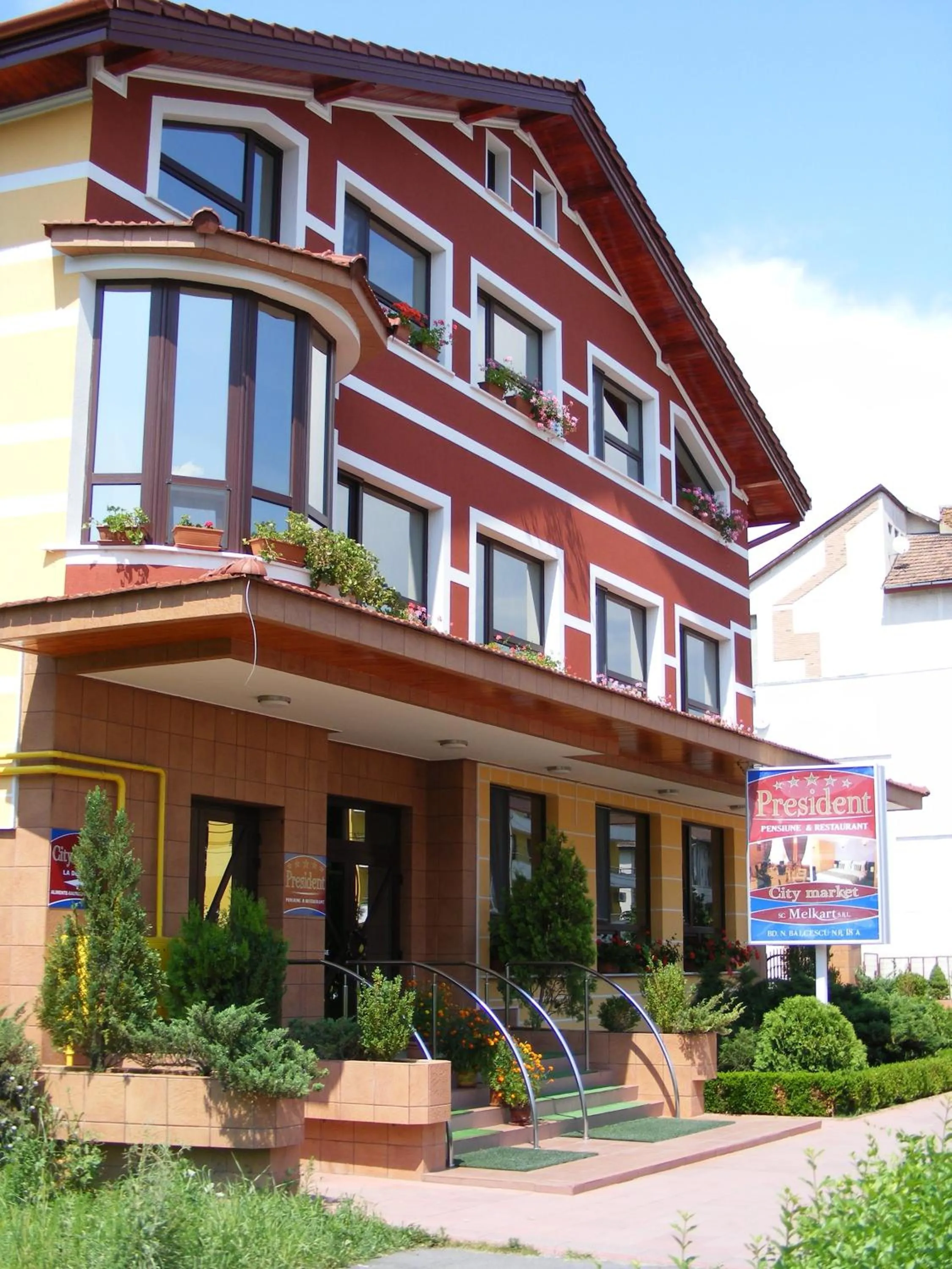 Facade/entrance in Pensiunea President